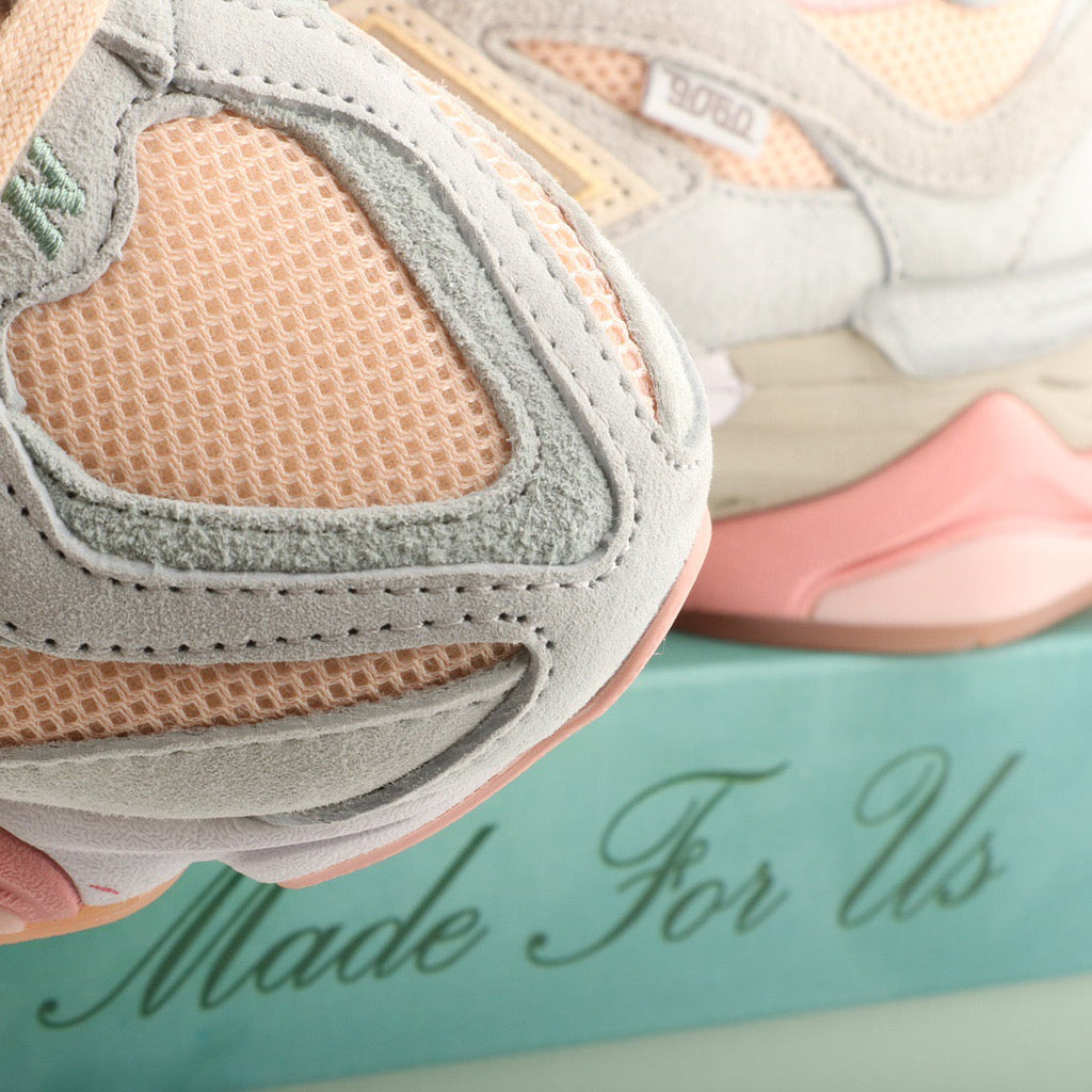 New Balance 9060 Grey / Pink