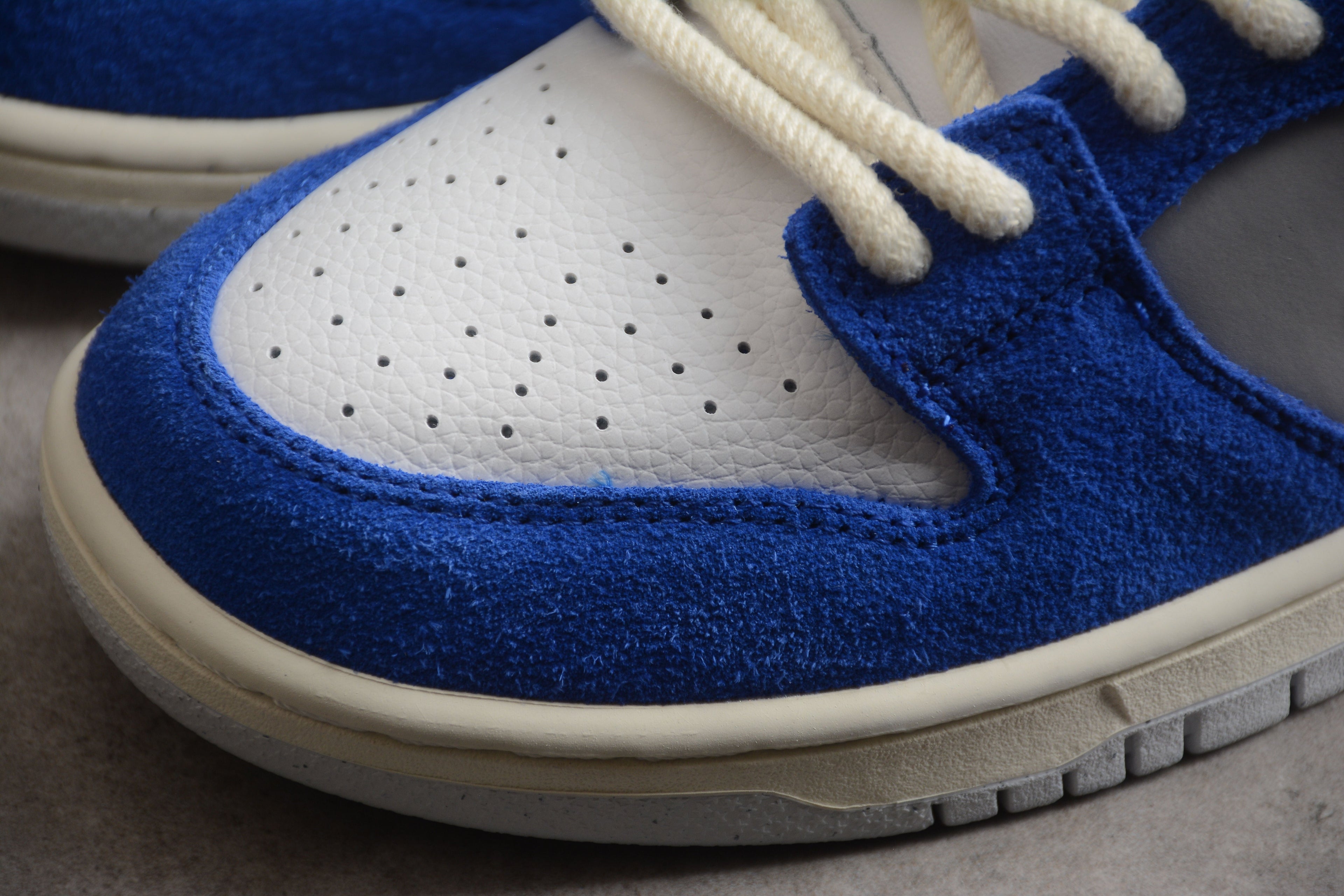 Nike Dunk Low  SB White / Blue
