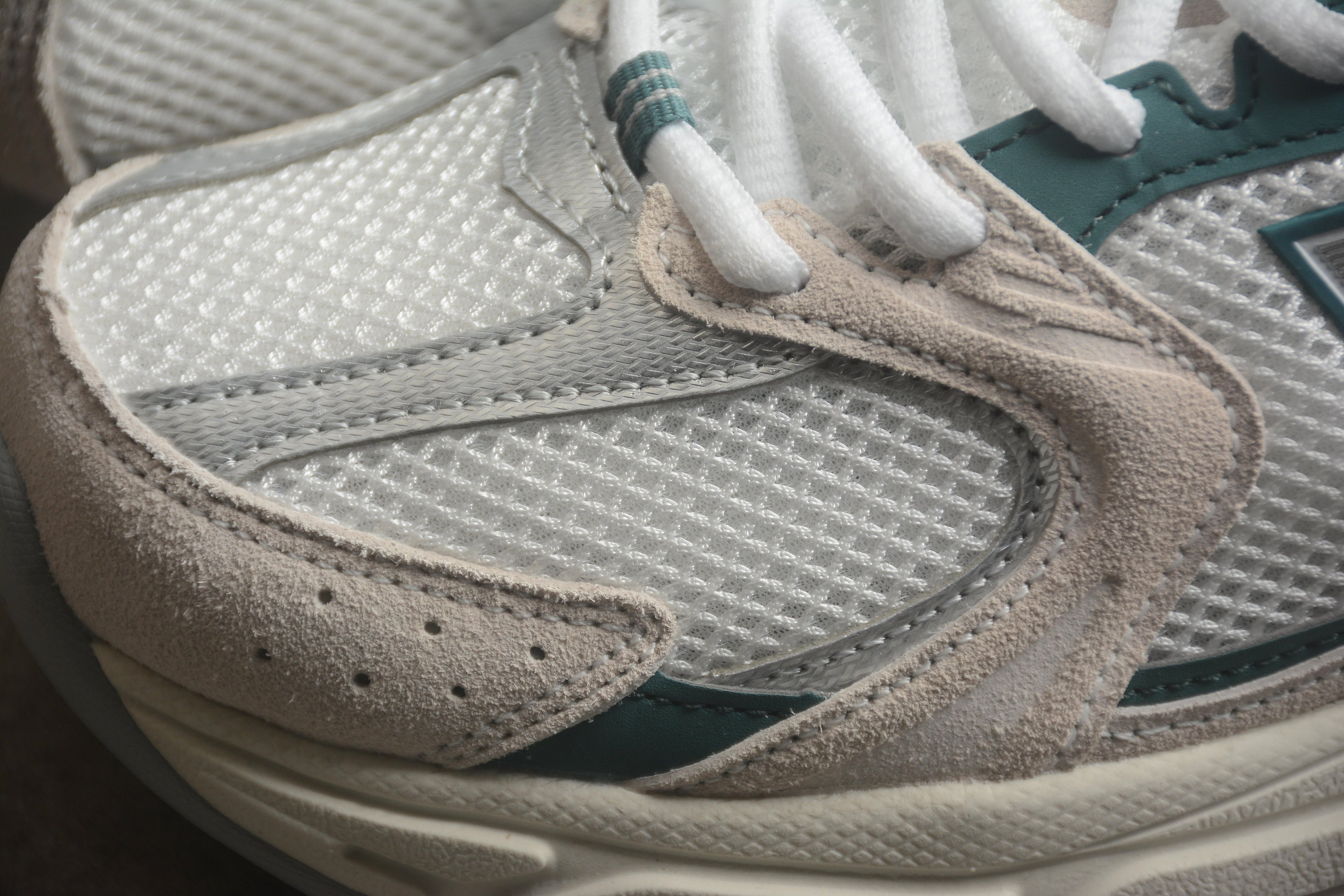 New Balance 530 White / Clear Jade