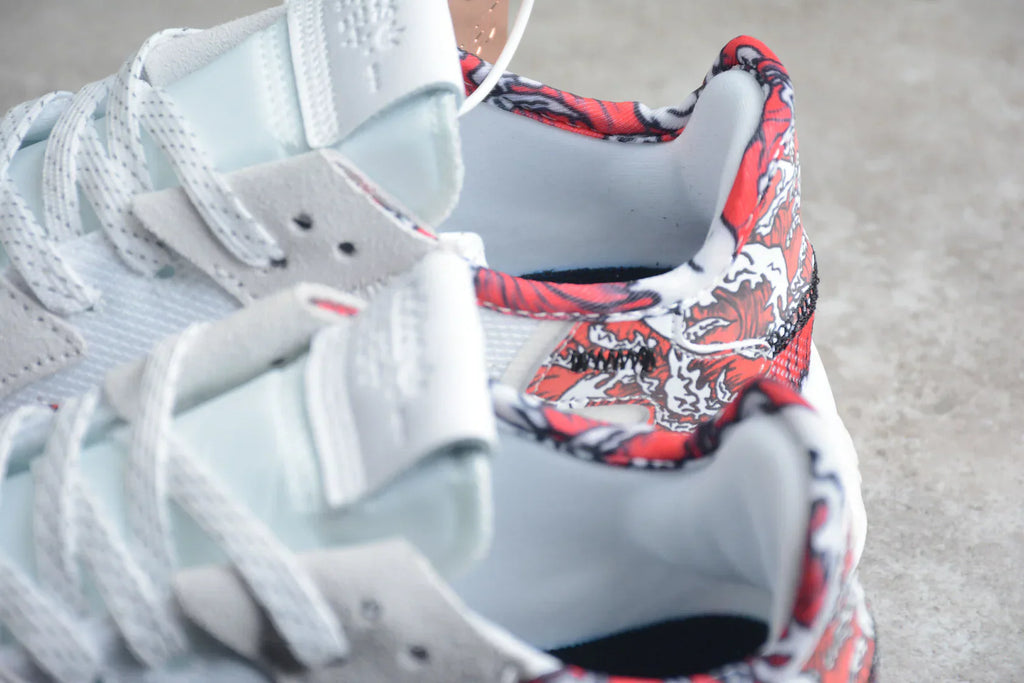 Adidas Jogger Boost White / Wave Pattern