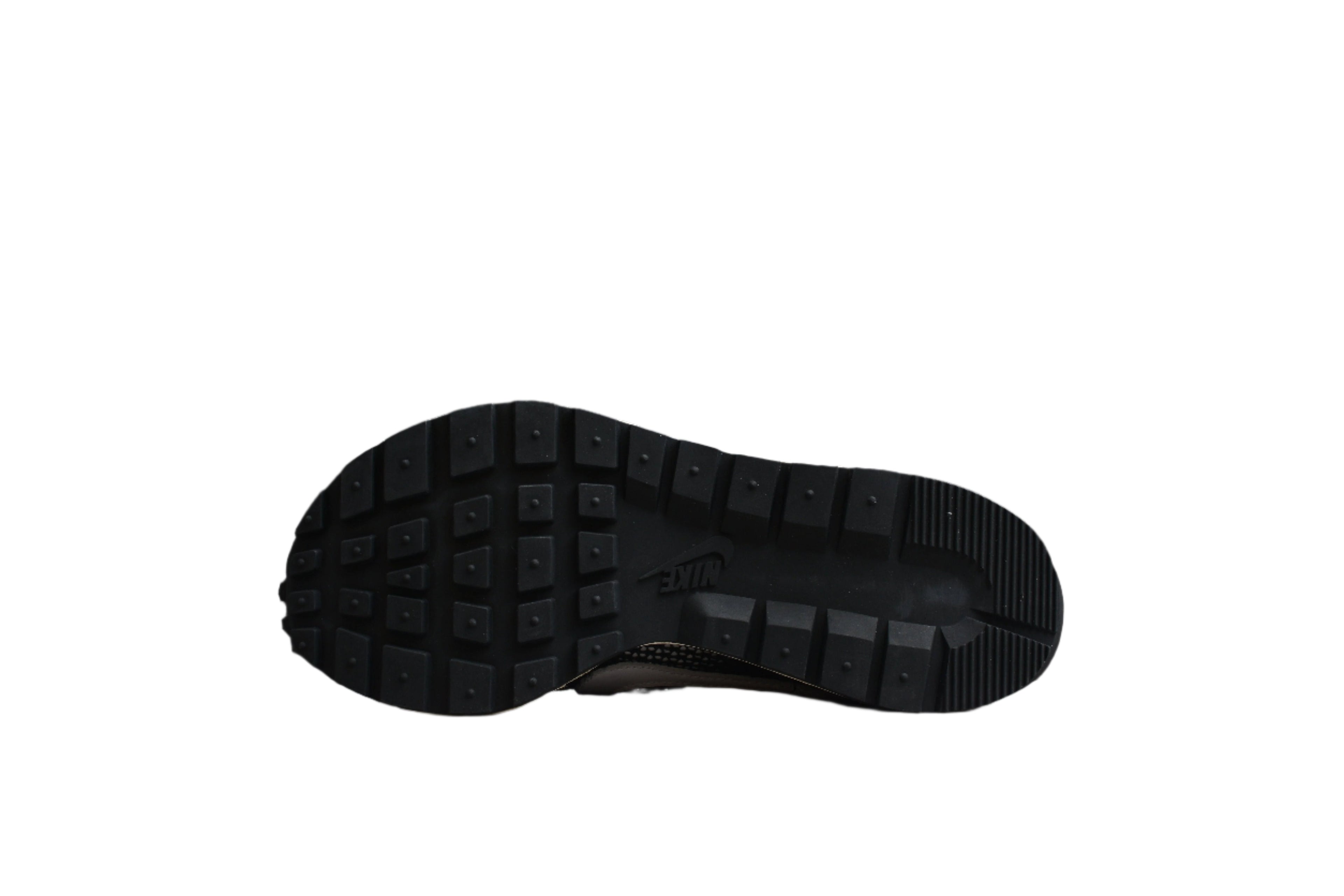 Nike x sacai VaporWaffle Black / White
