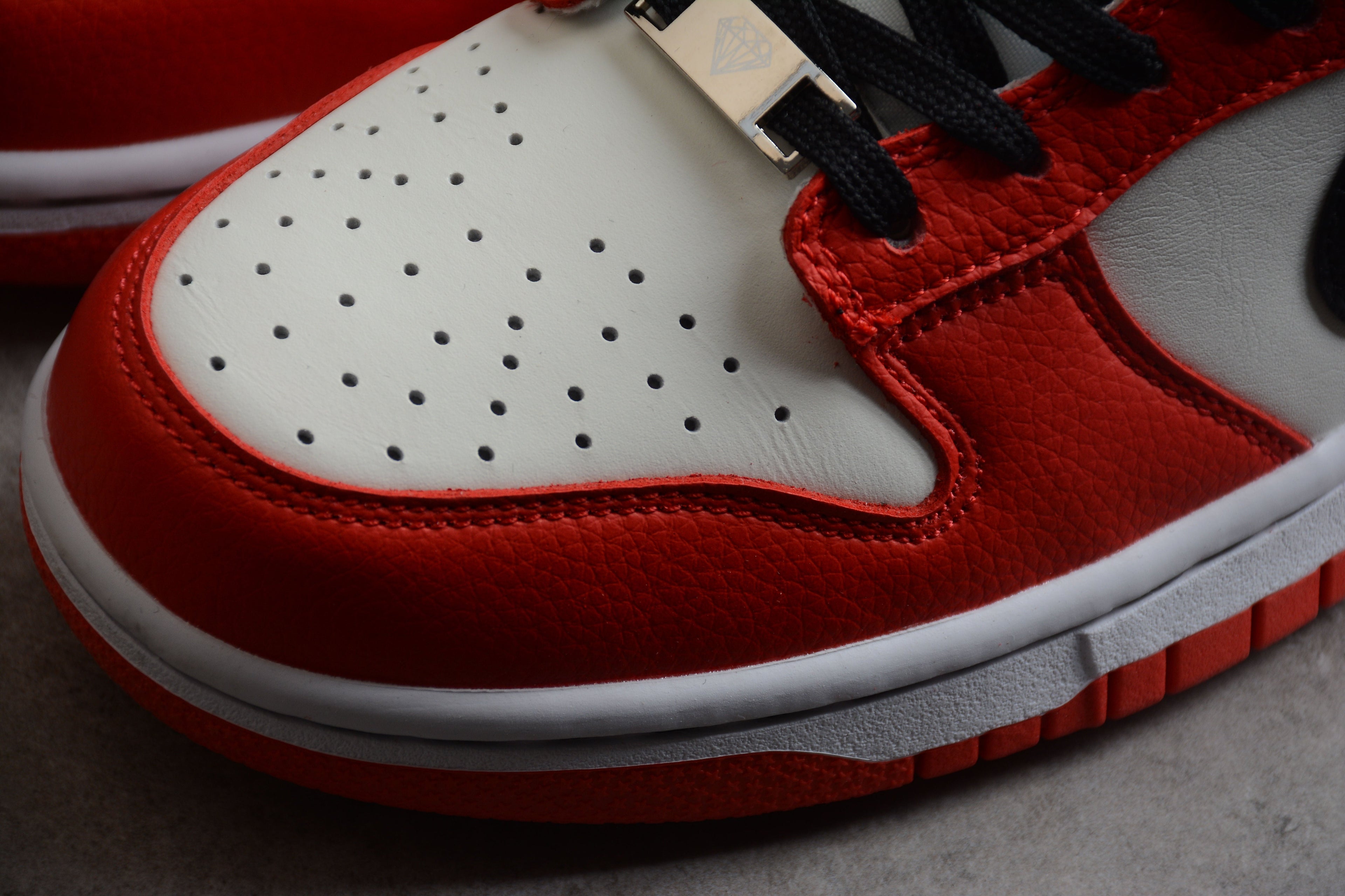 Nike Dunk Low SB Red / Black