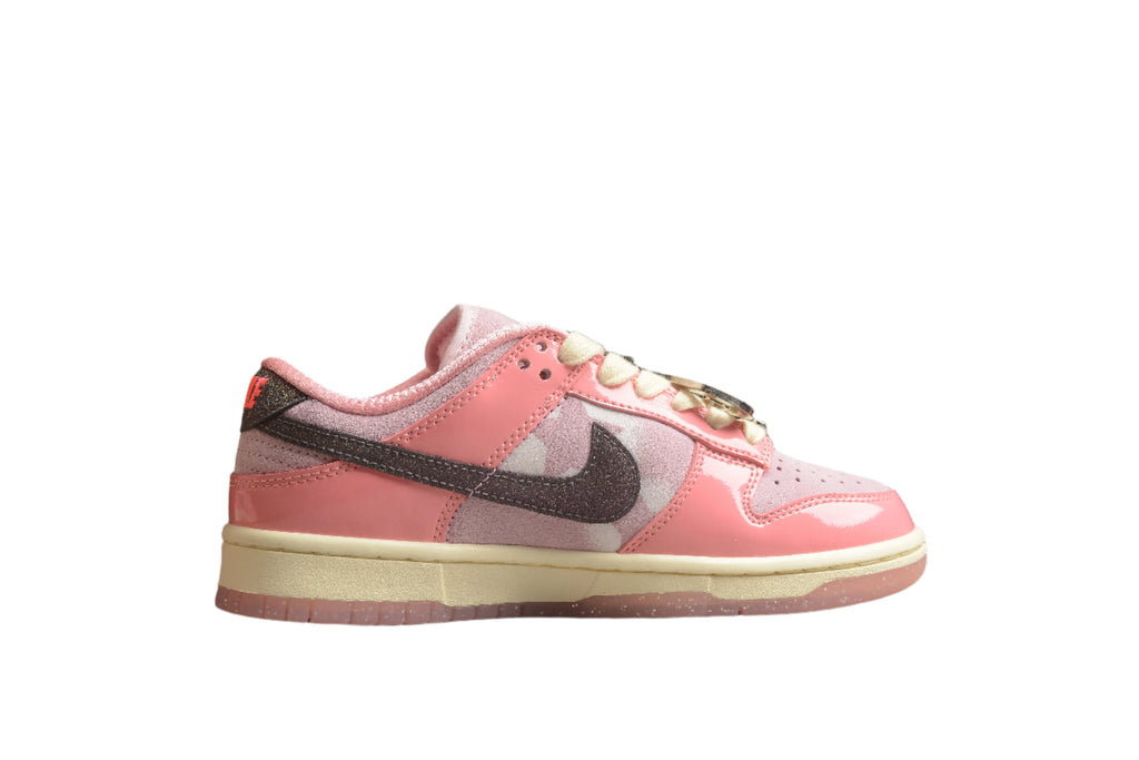 Nike Dunk Low  SB Barbie Pink