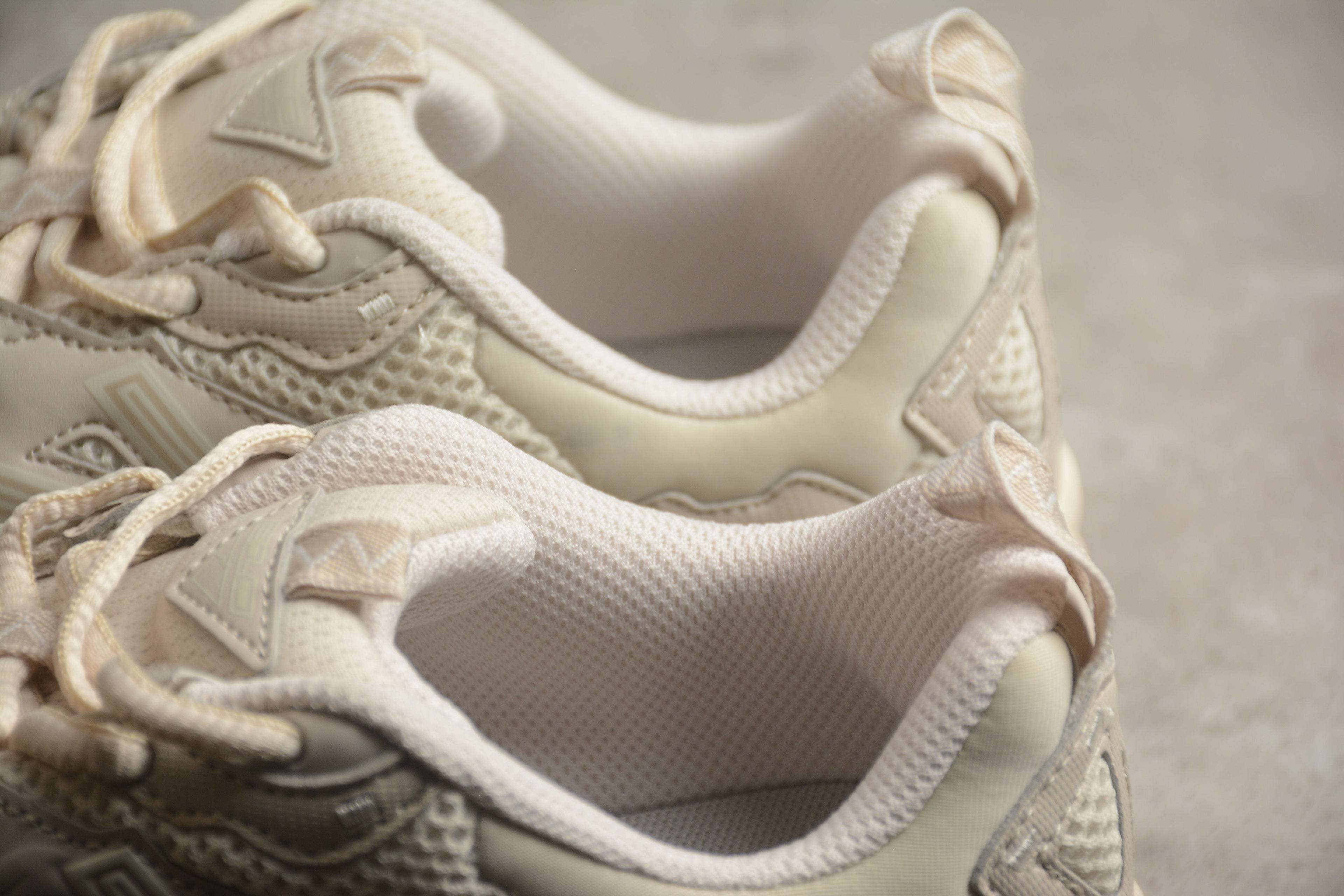 New Balance 610T Timberwolf / Moonbeam