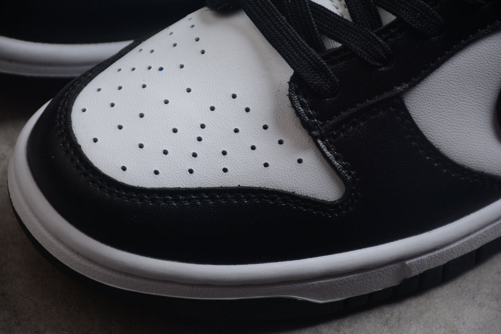 Nike Dunk Low  SB Black / White