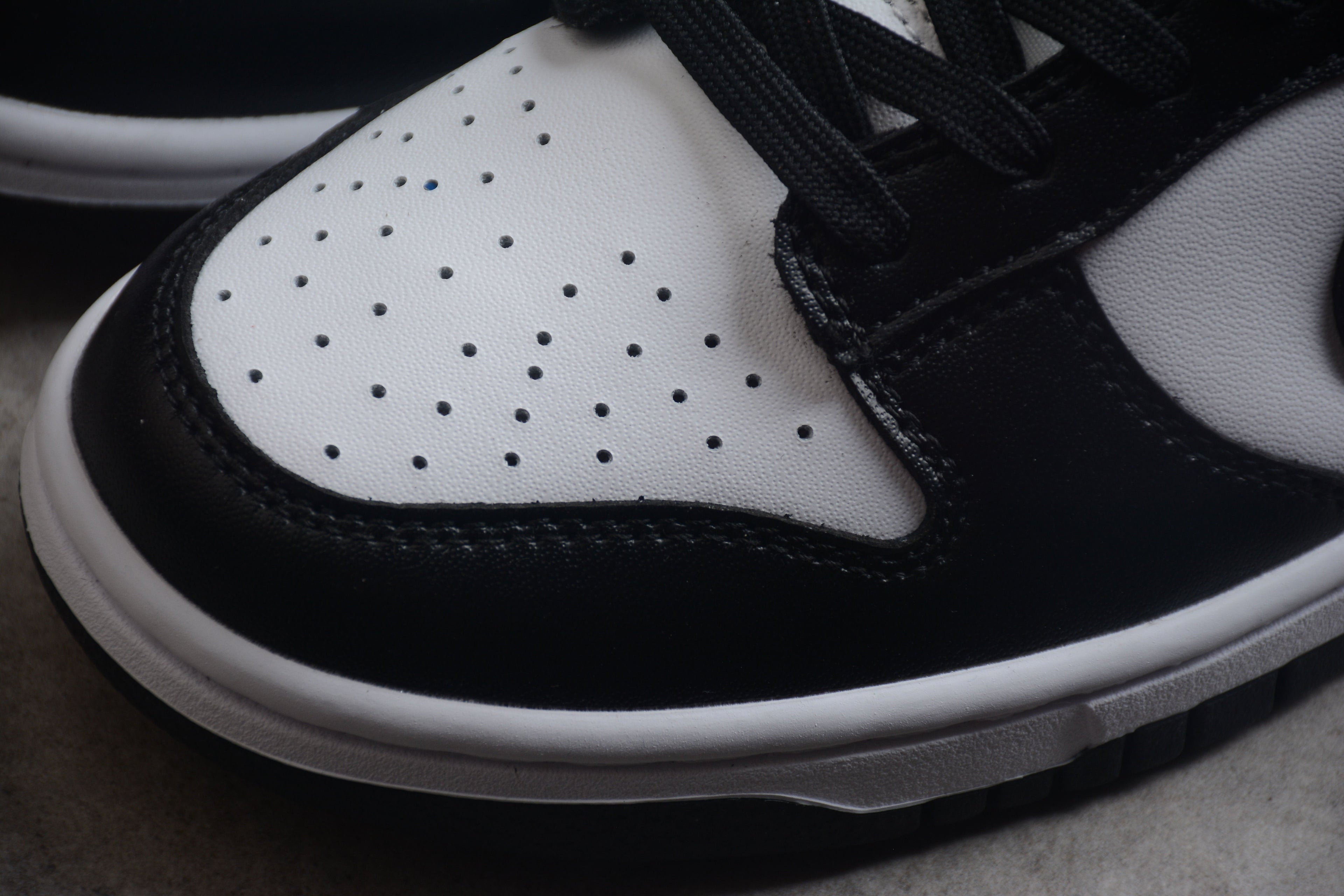 Nike Dunk Low SB Black / White