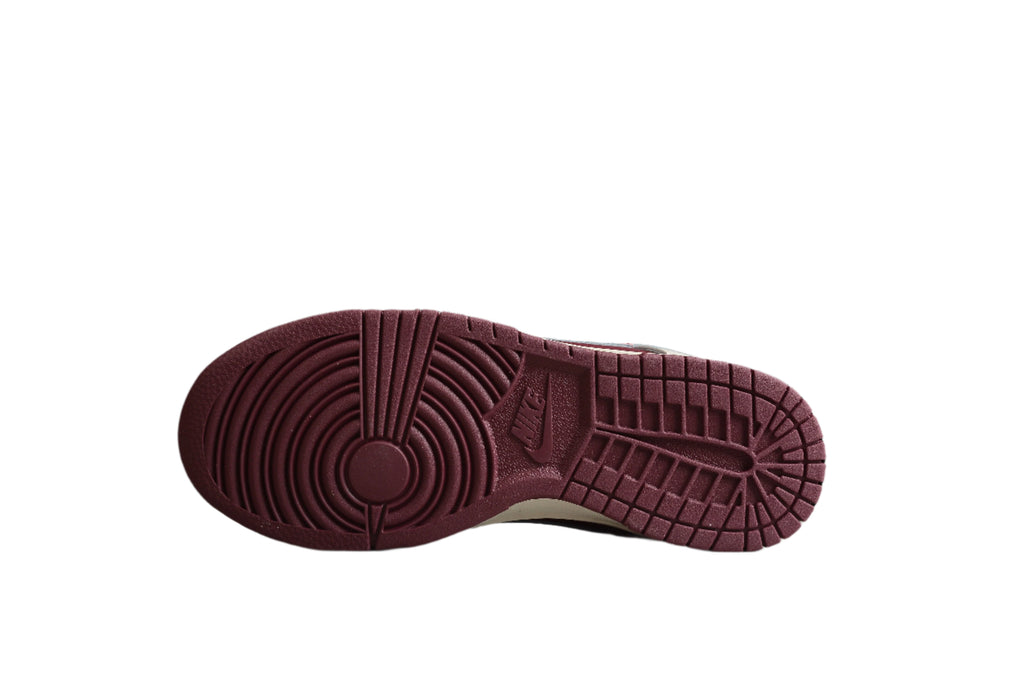 Nike Dunk Low  SB Burgundy / Pink