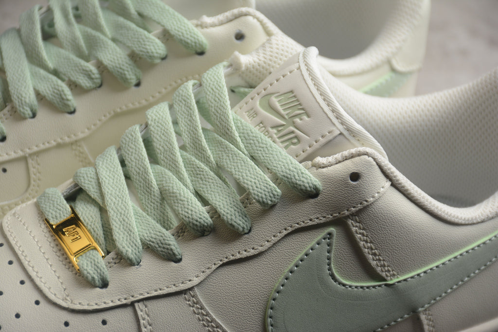 Nike Air Force One White / Light Green