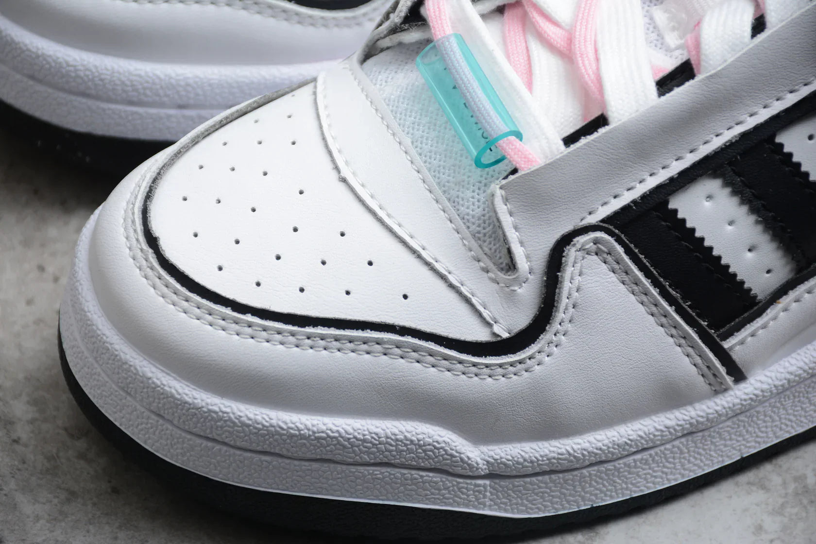 Adidas Forum White / Black