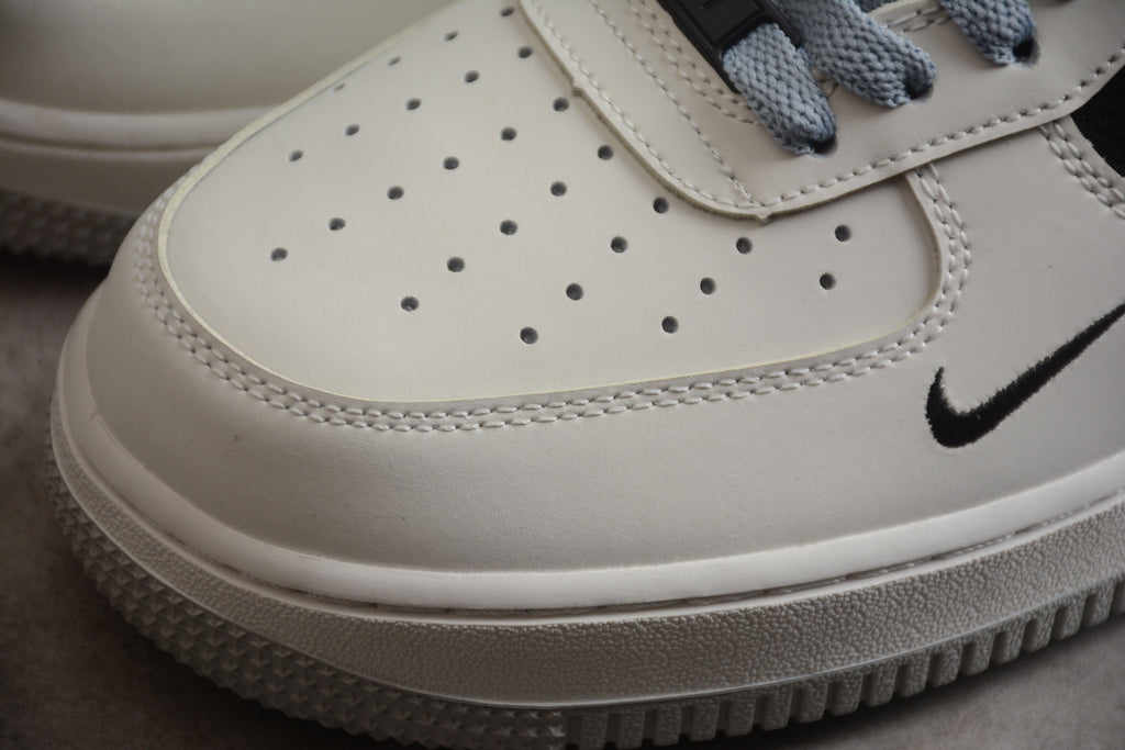 Nike Air Force One White / Black / Light Blue