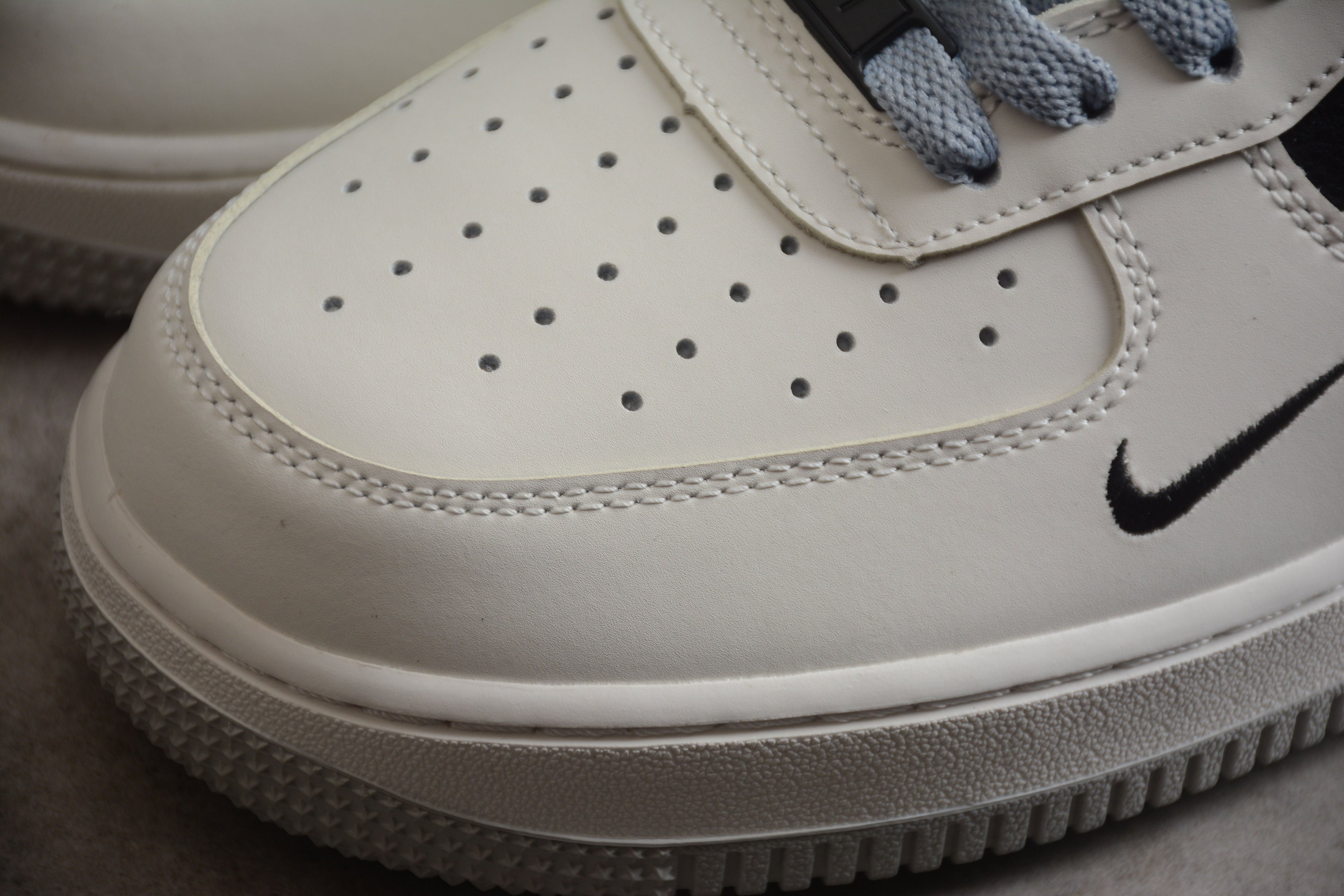 Nike Air Force One White / Black / Light Blue