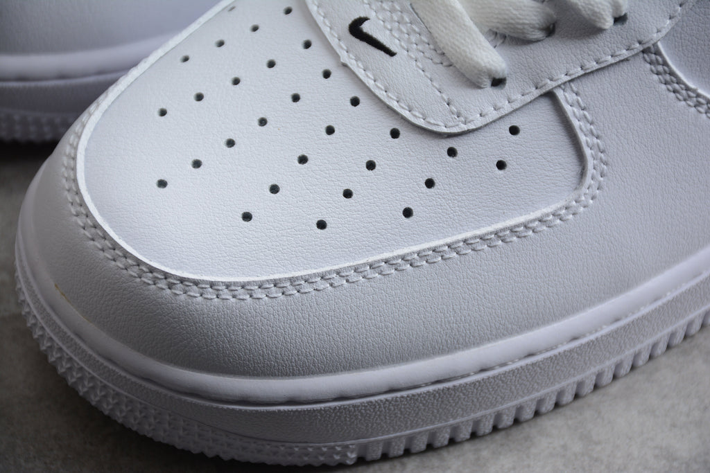 Nike Air Force One White / Black / Yellow