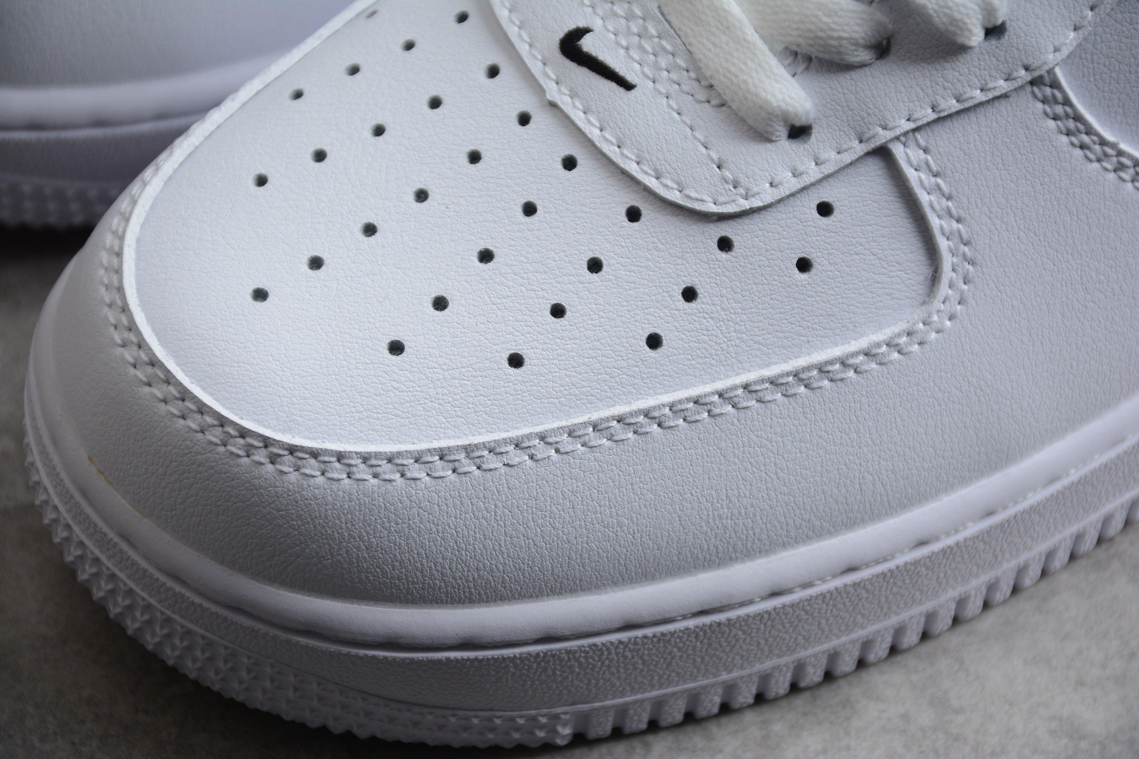 Nike Air Force One White / Black / Yellow