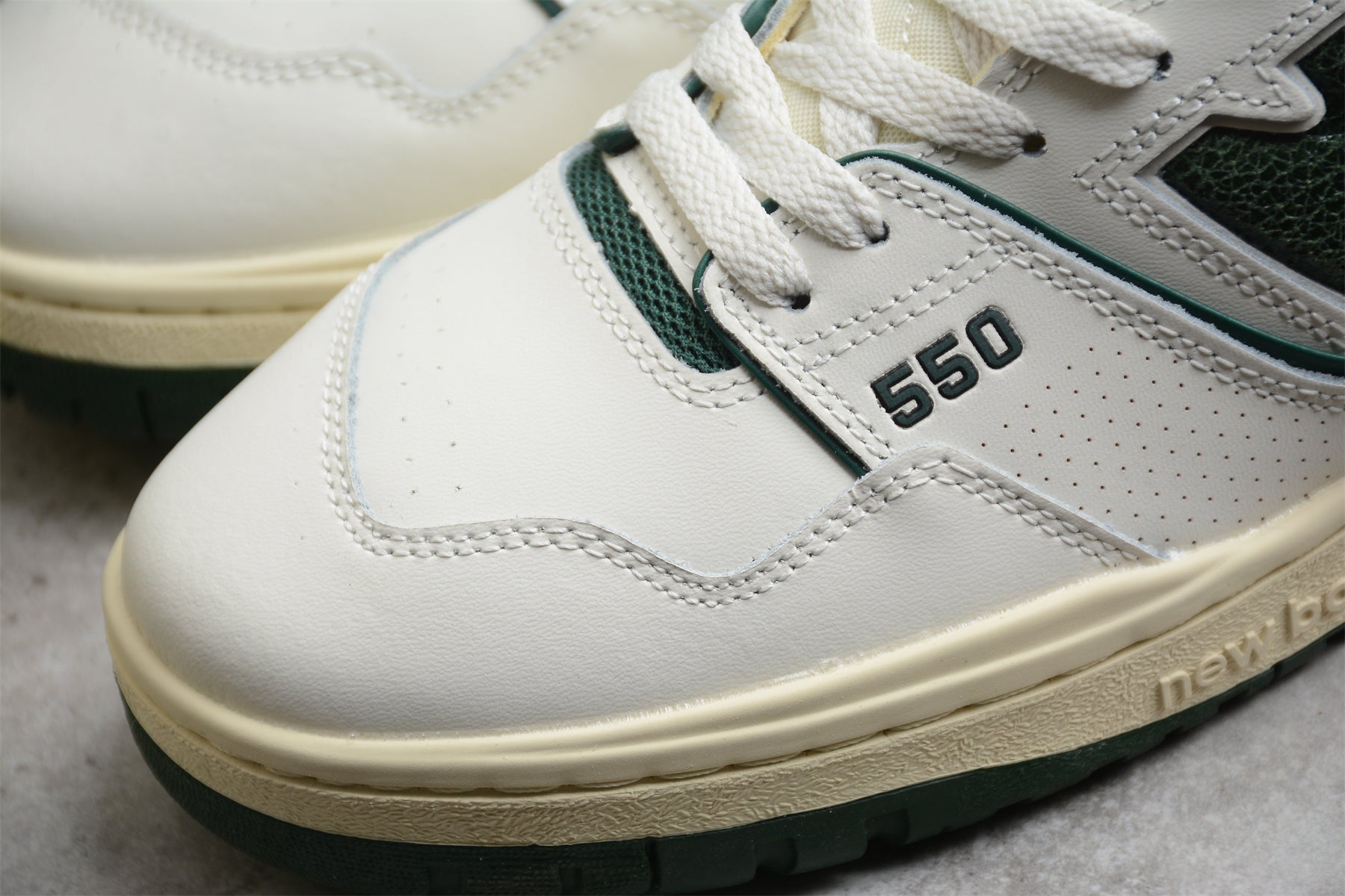 New Balance 550 Sea Salt Marsh Green