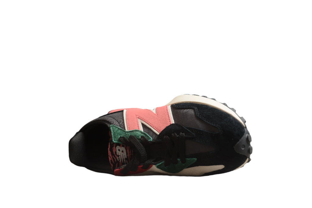 New Balance 327 Black / Pink