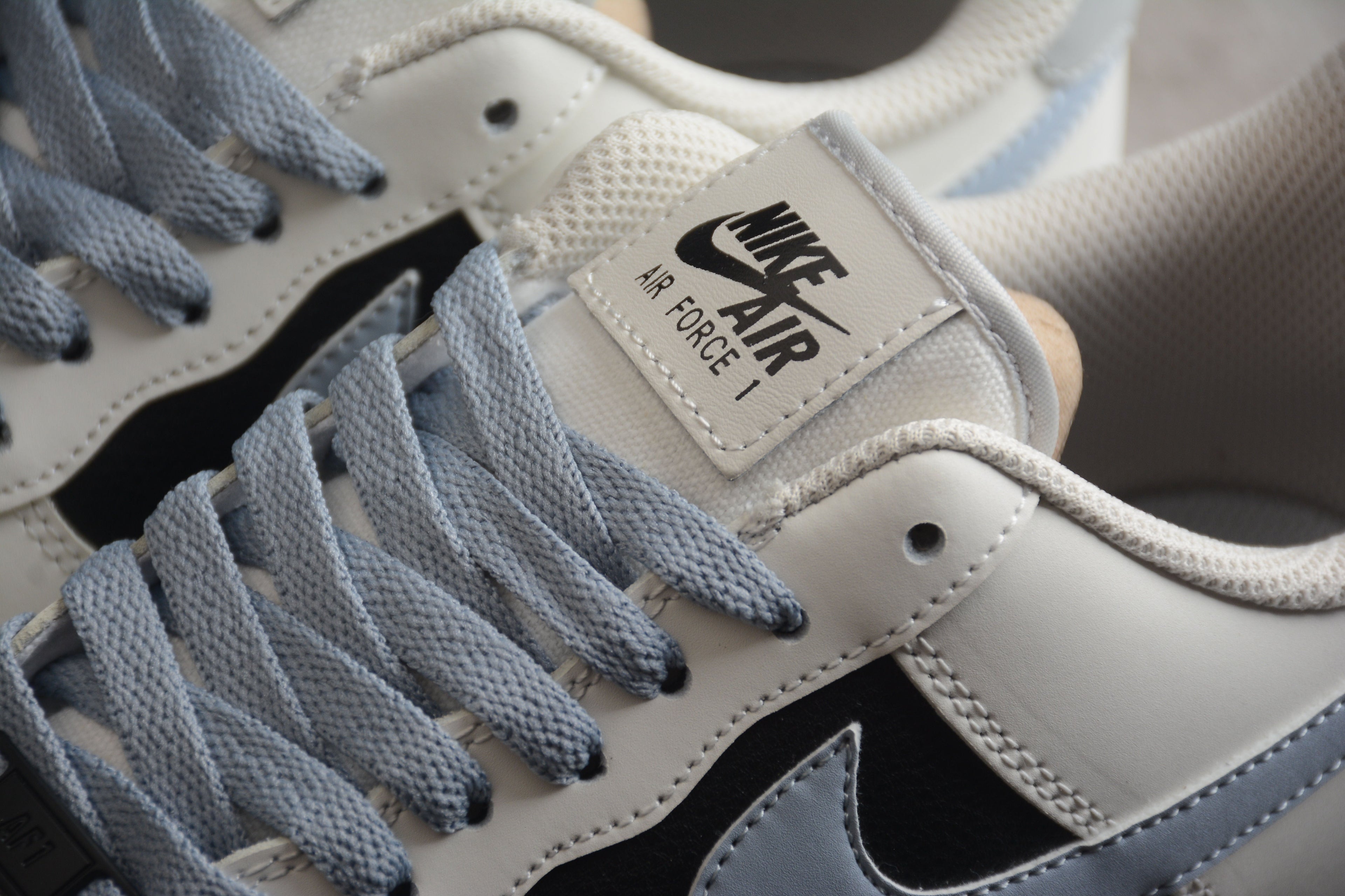 Nike Air Force One White / Black / Light Blue