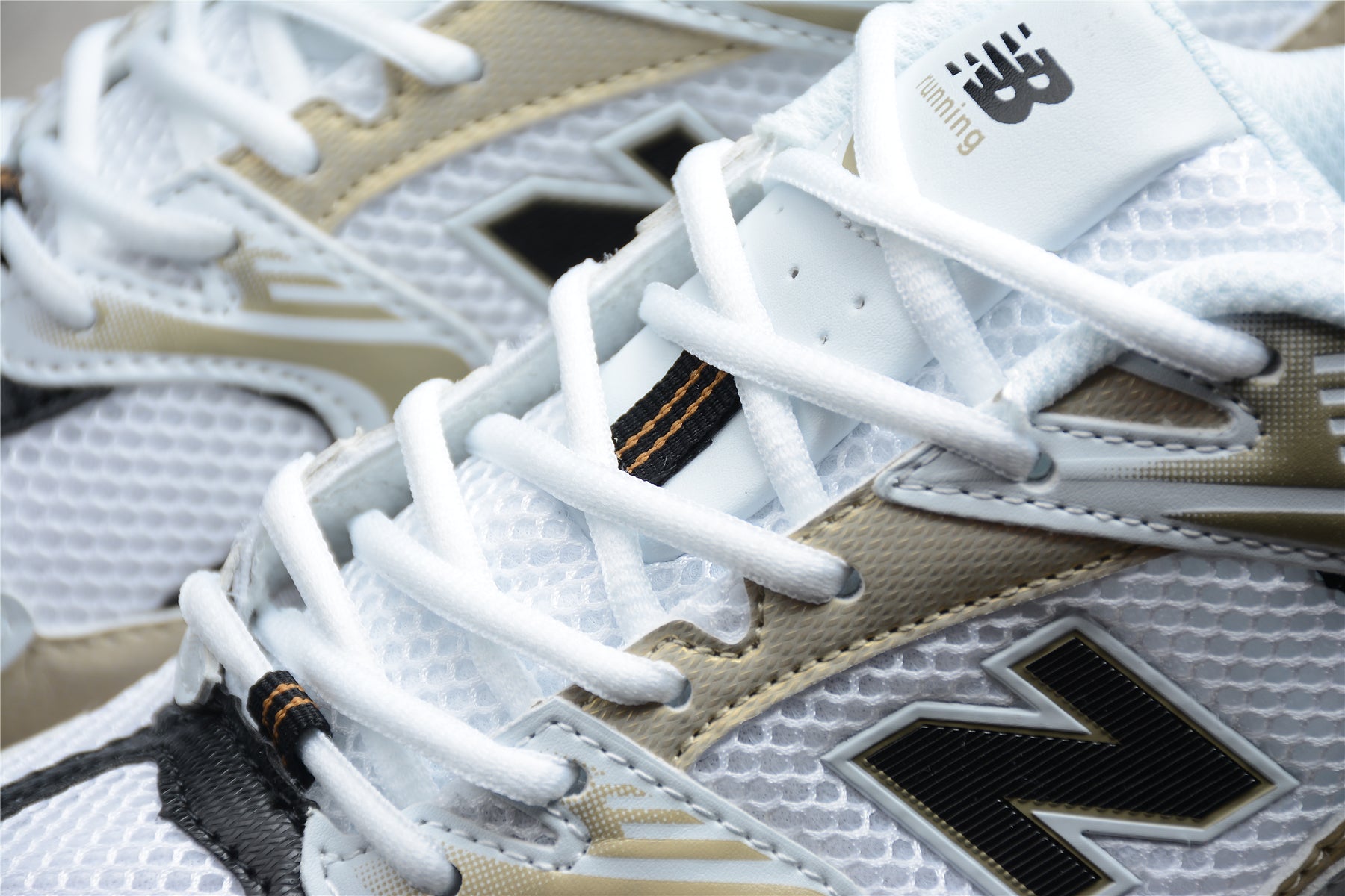 New Balance 530 White / Gold