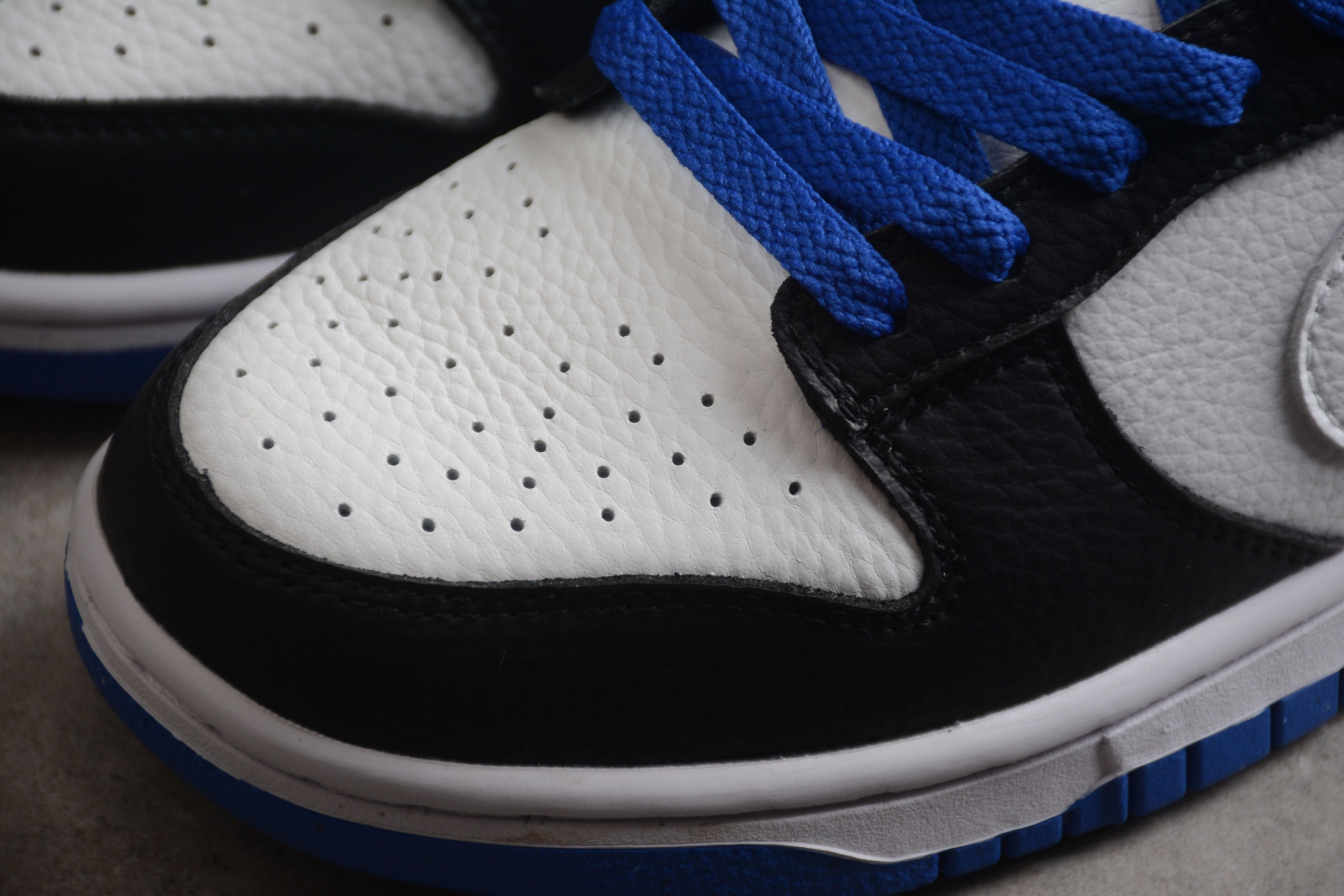 Nike Dunk Low  SB White / Black / Blue