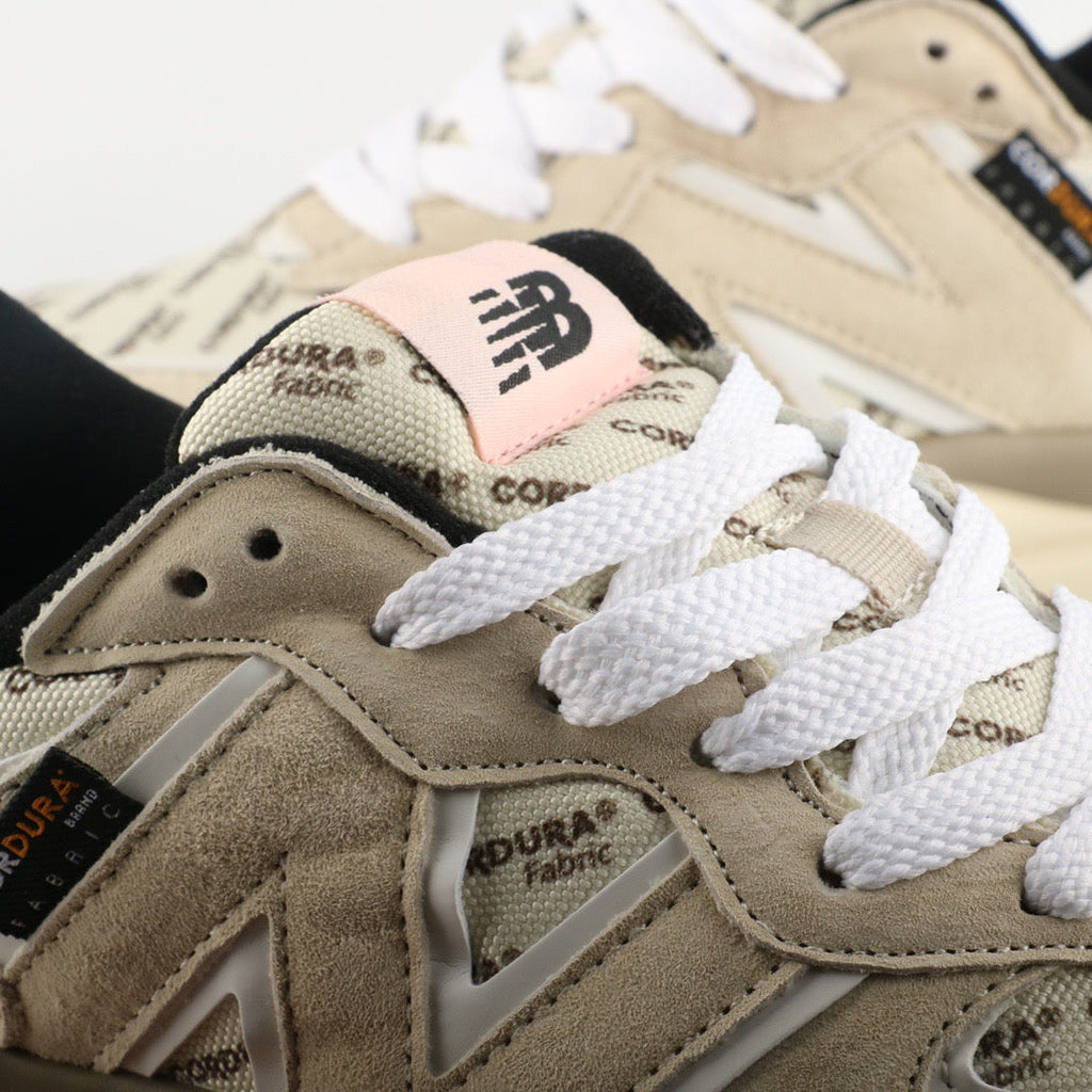 New Balance 5740 Off-White / Green