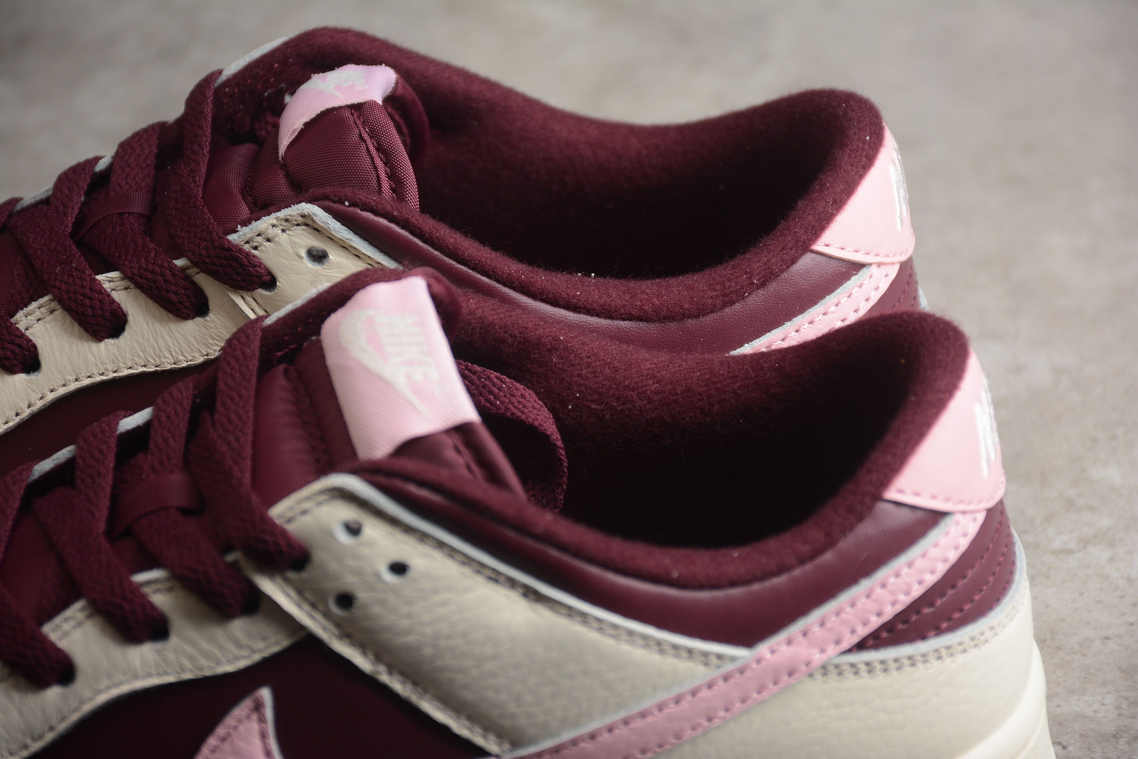 Nike Dunk Low  SB White / Burgundy / Pink