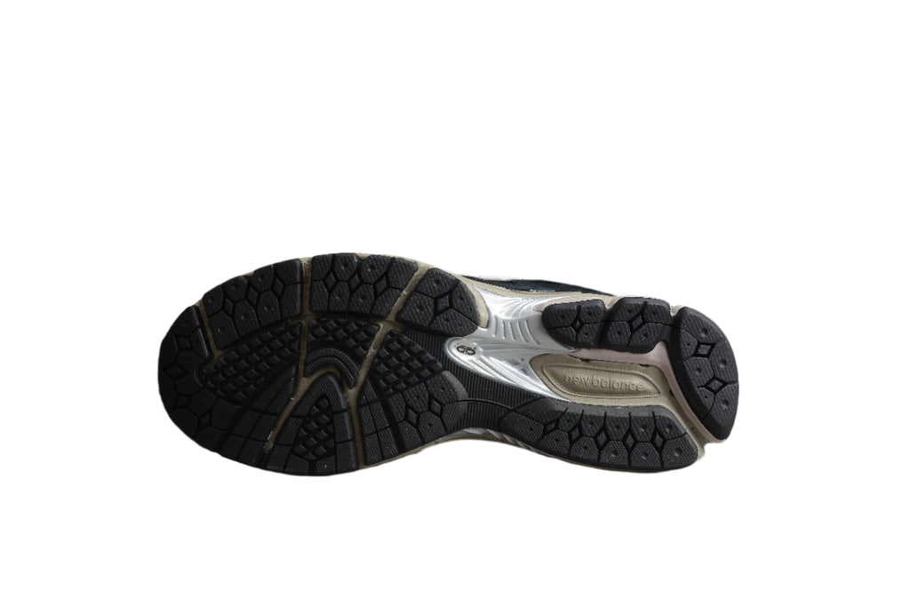 New Balance 2002R Black