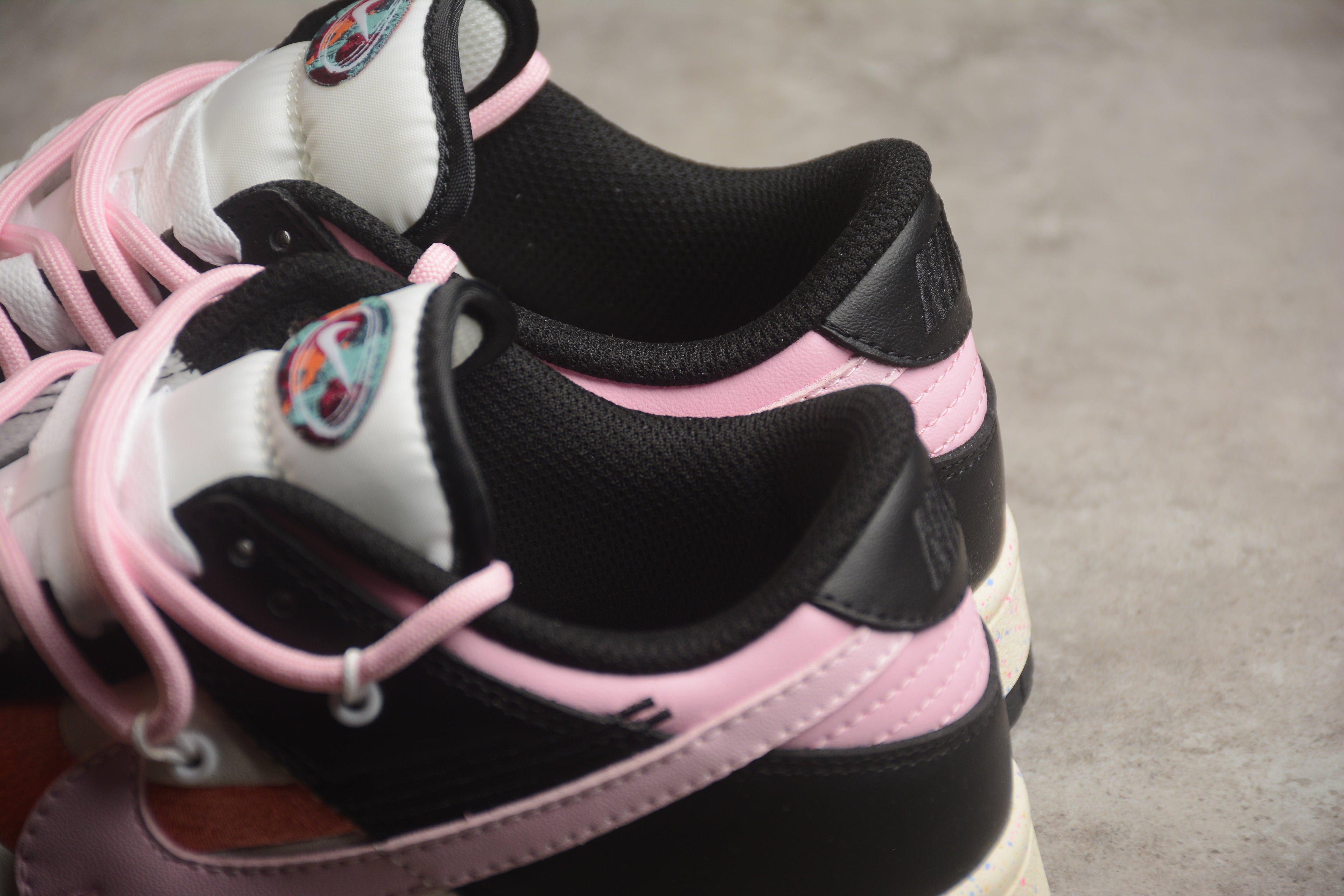 Nike Dunk Low  SB Black / Pink
