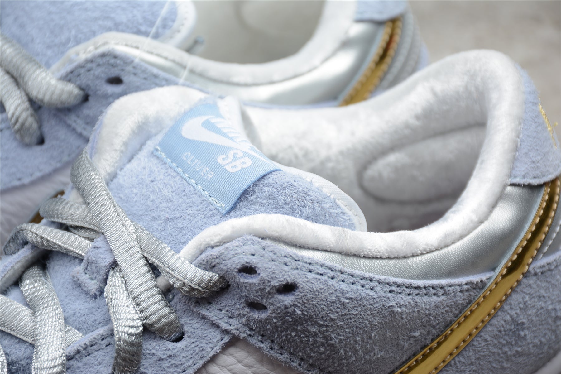 Nike Dunk Low SB Light Blue / Gold