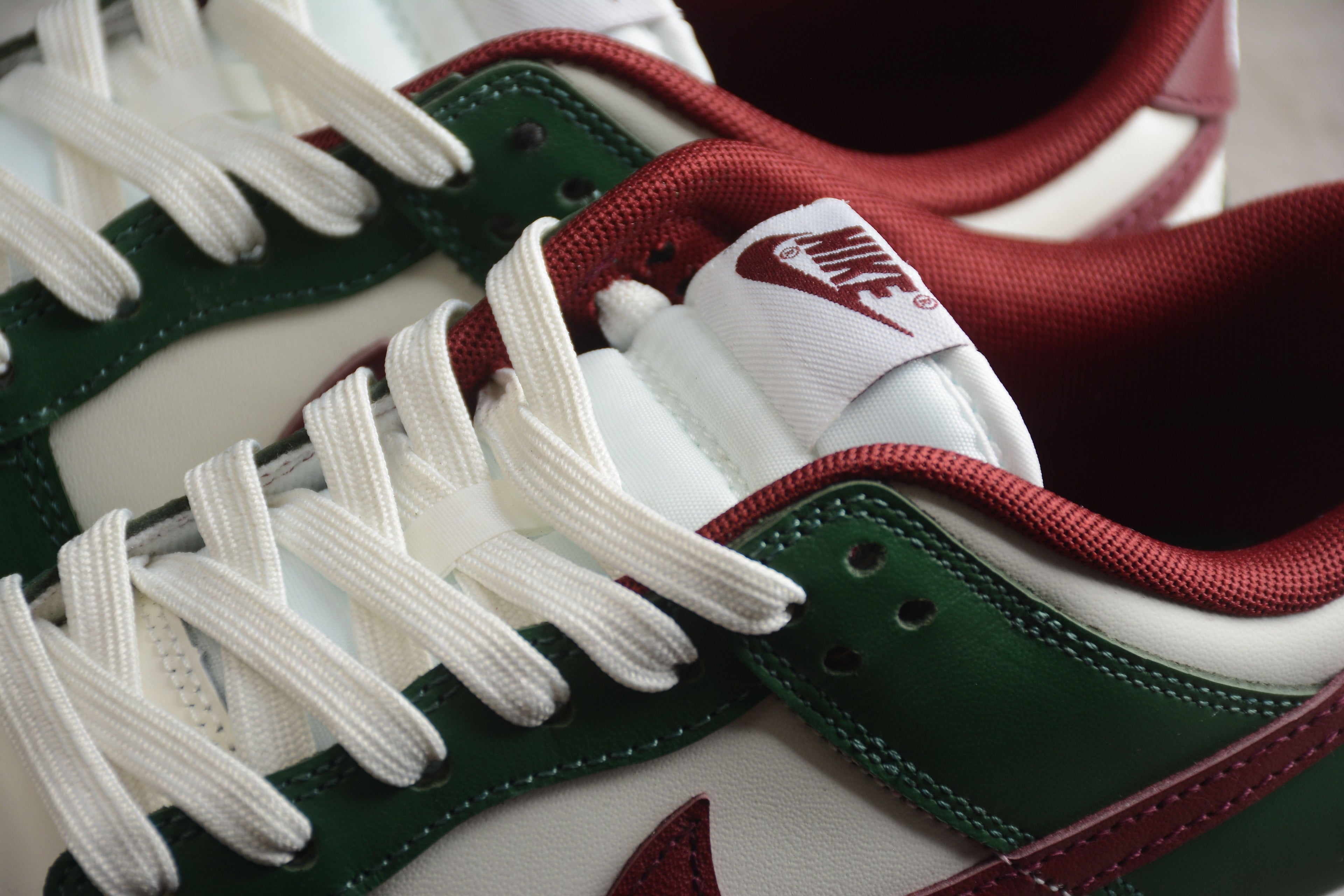 Nike Dunk Low  SB Green / Burgundy
