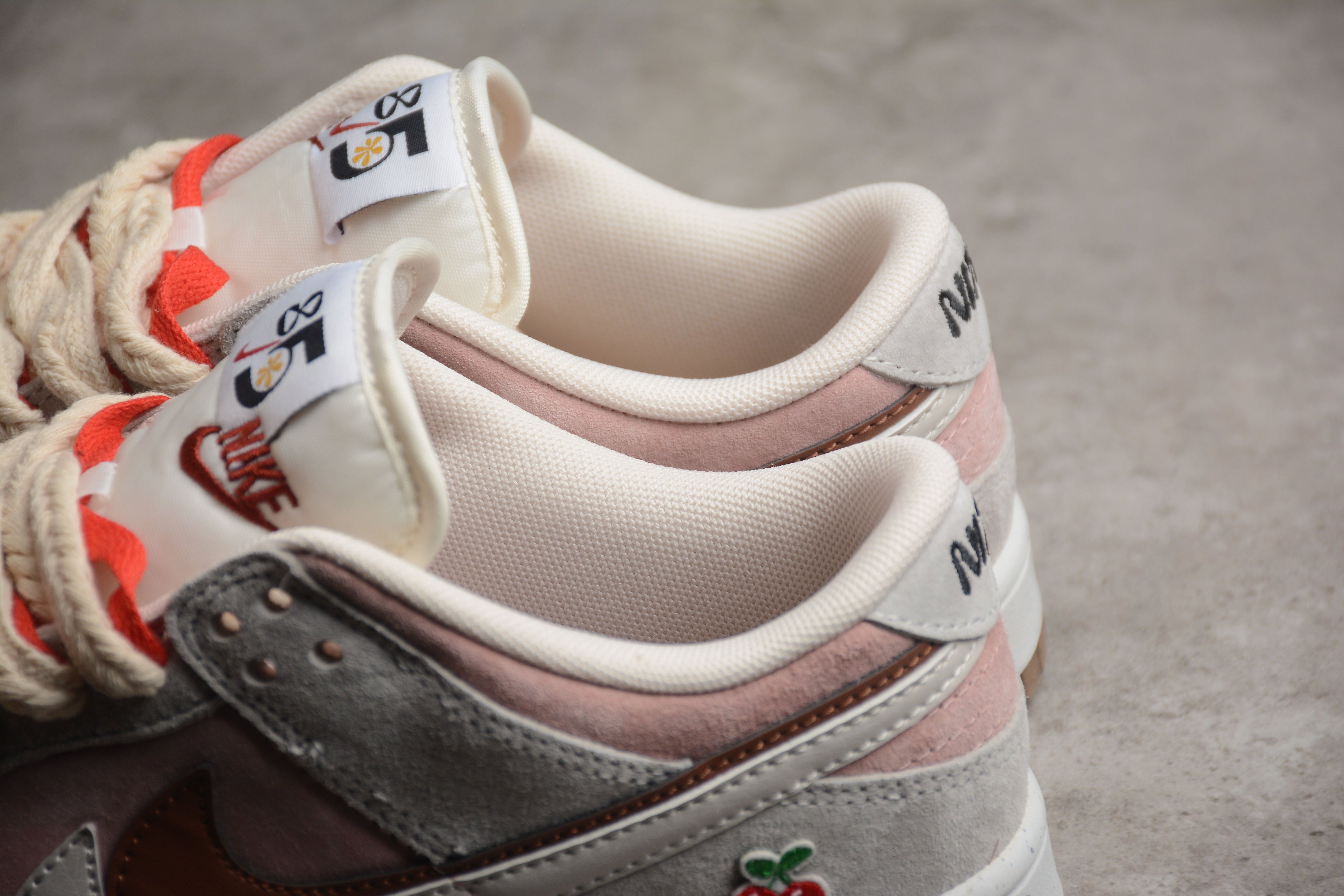 Nike Dunk Low SB Light Grey / Pink