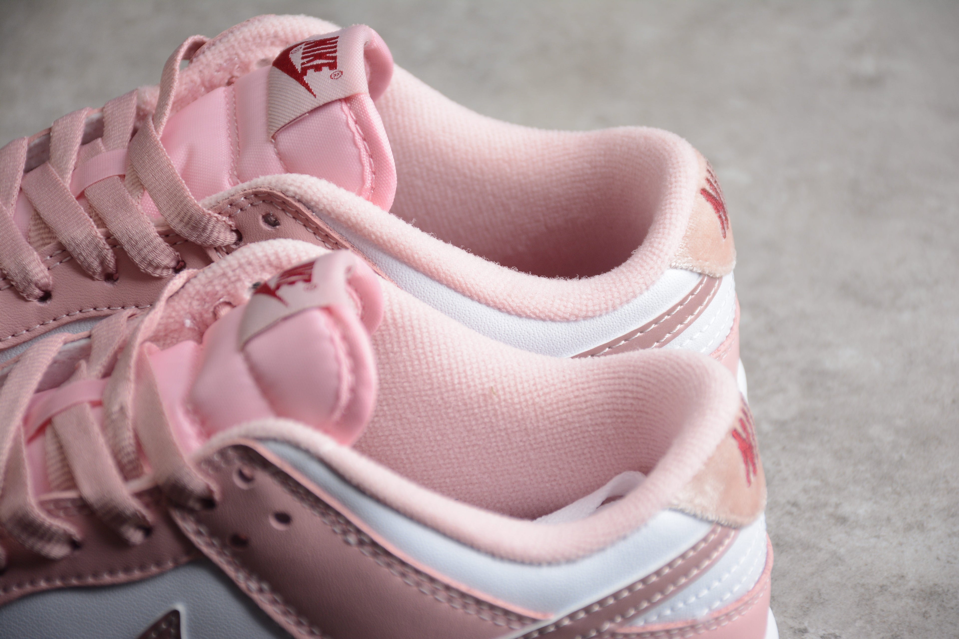 Nike Dunk Low  SB Light Pink