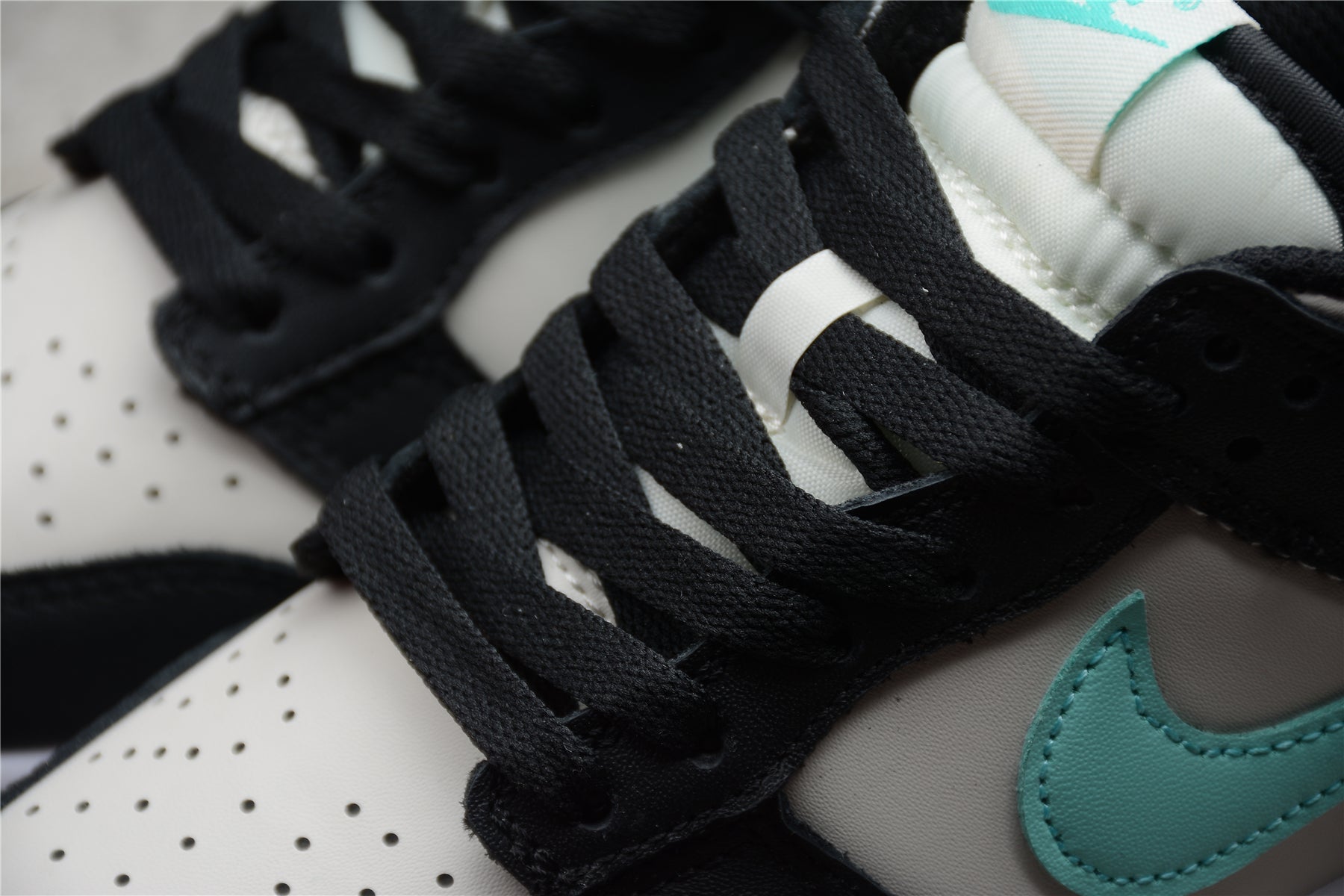 Nike Dunk Low SB Black / Tiffany