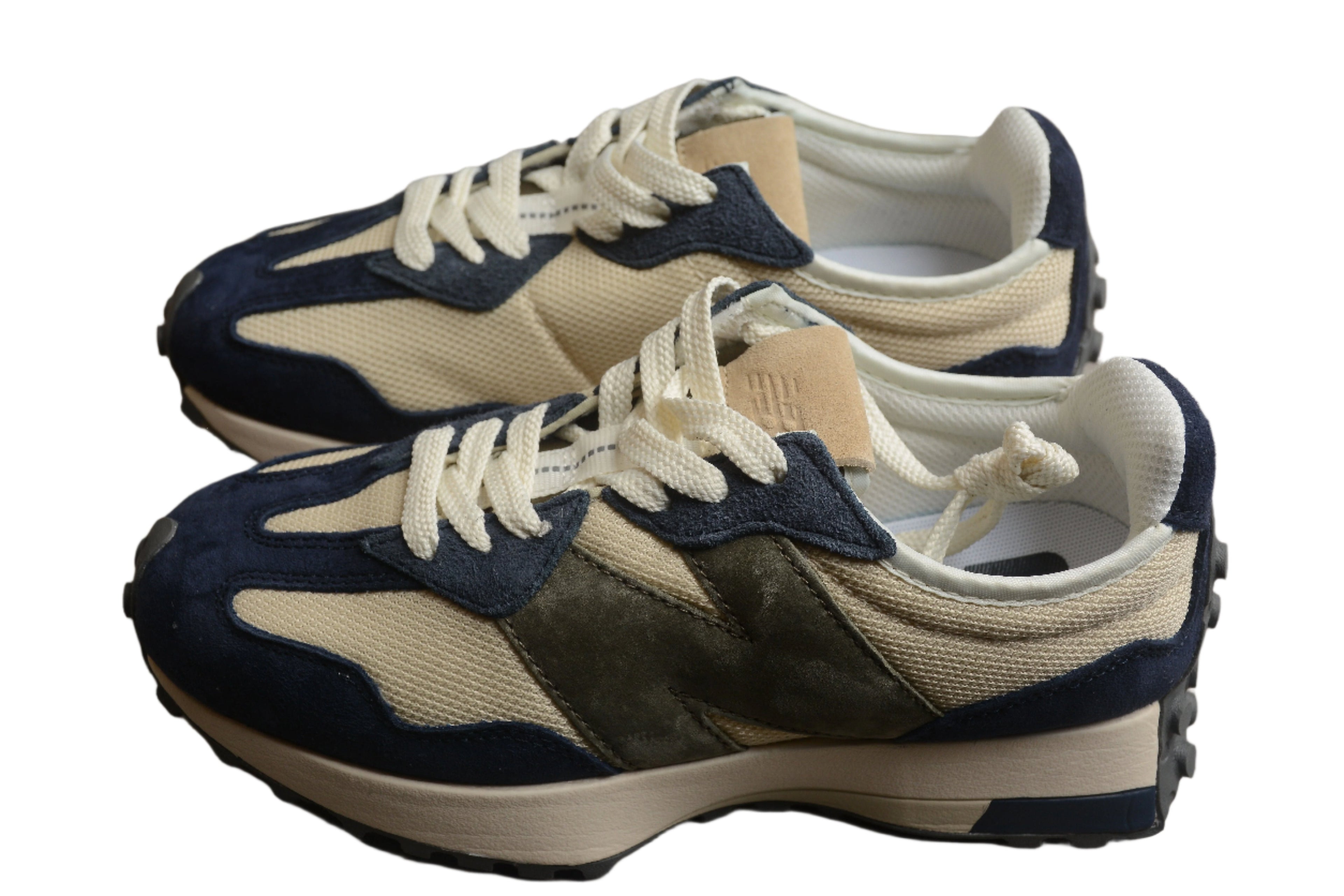 New Balance 327 Bone