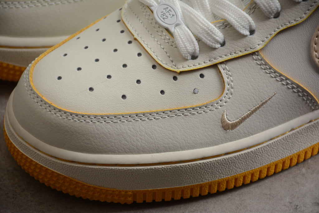 Nike Air Force One Light Orange