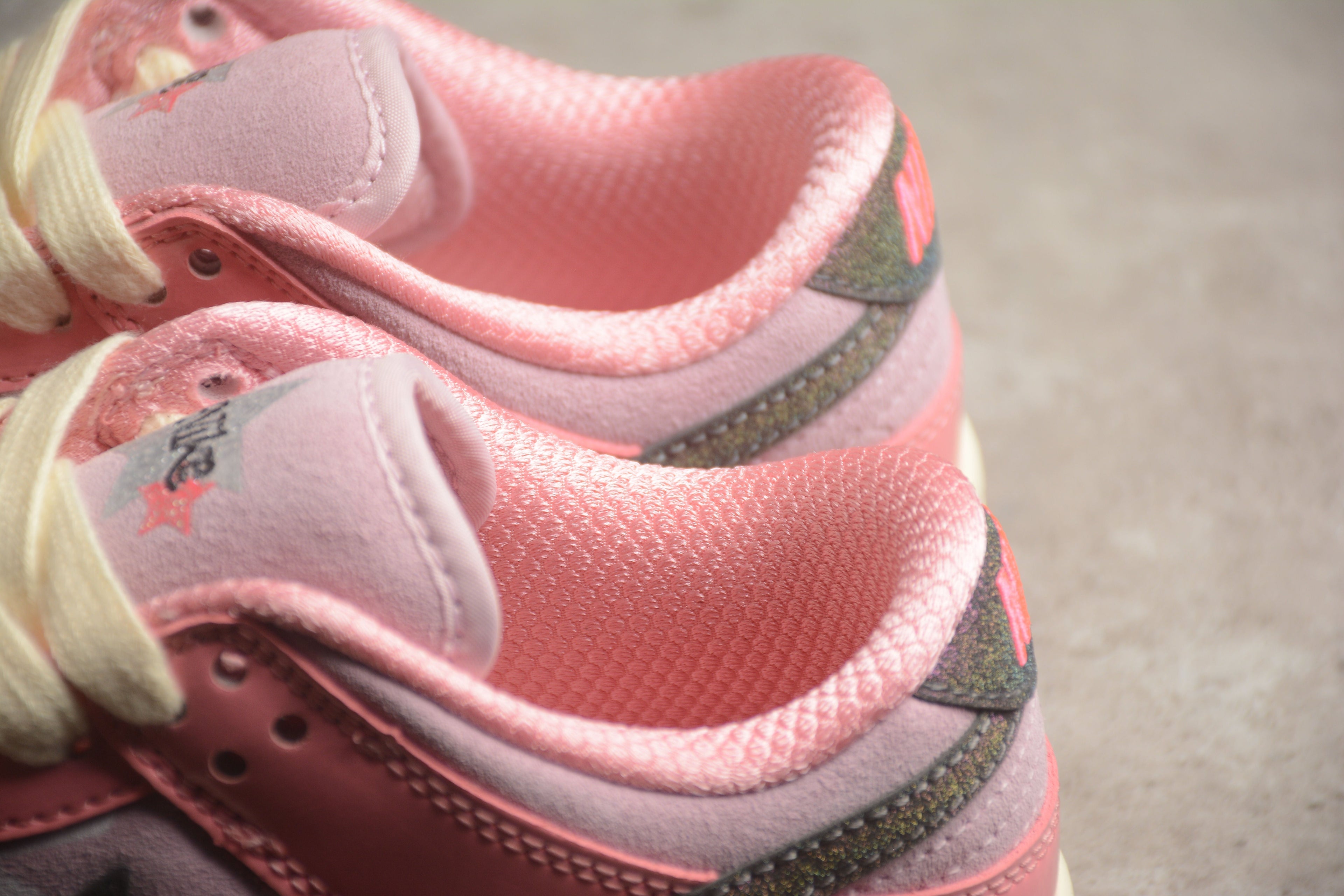 Nike Dunk Low  SB Barbie Pink