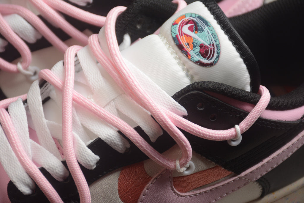Nike Dunk Low  SB Black / Pink
