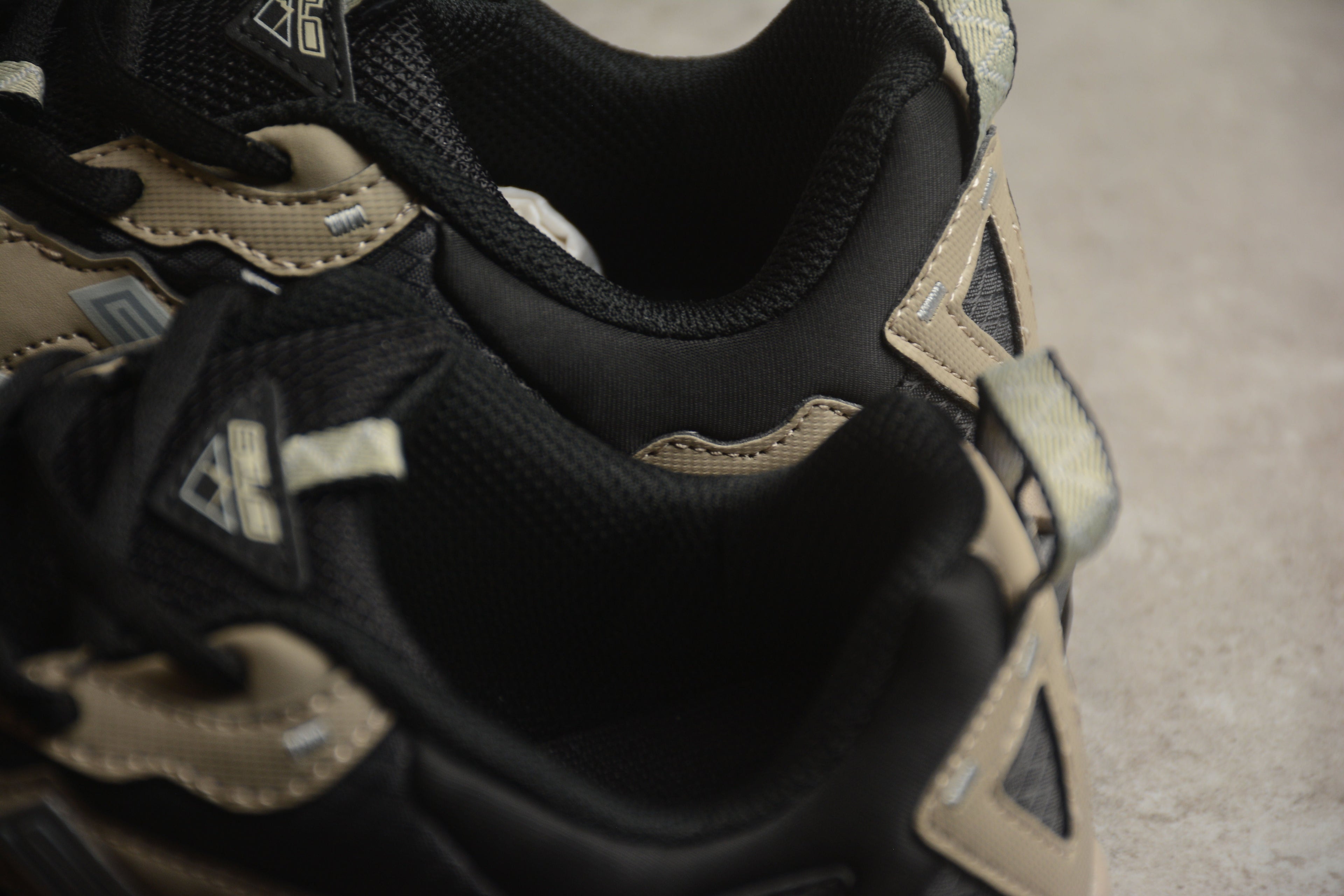New Balance 610T Black / Brown