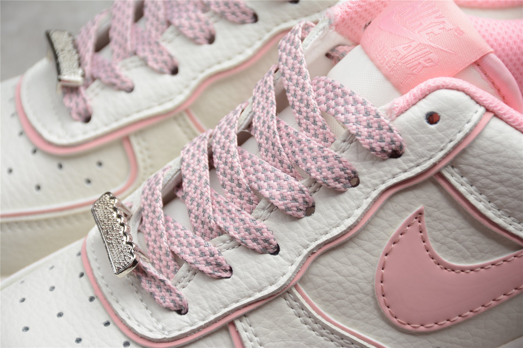 Nike Air Force One Light Pink