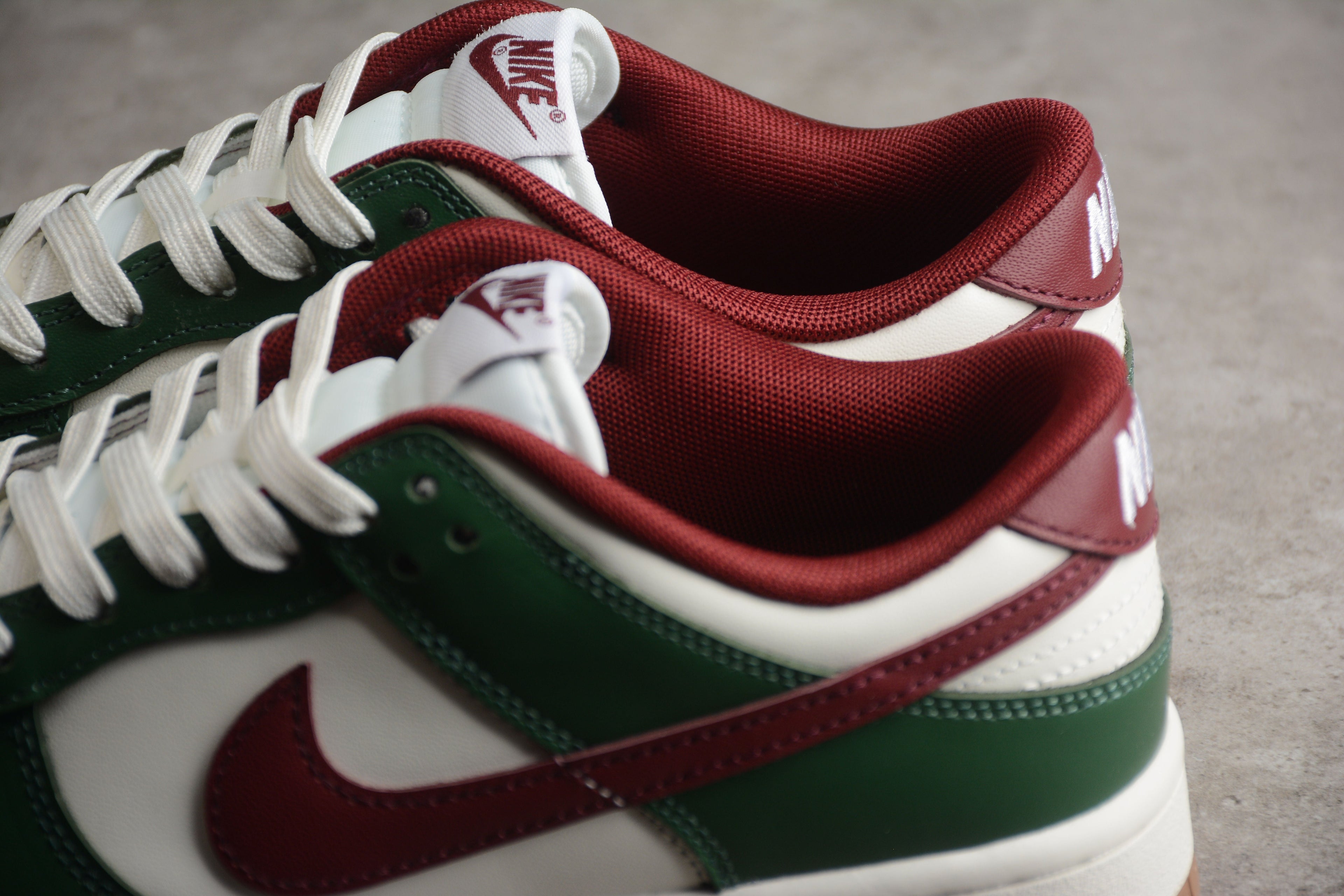 Nike Dunk Low  SB Green / Burgundy