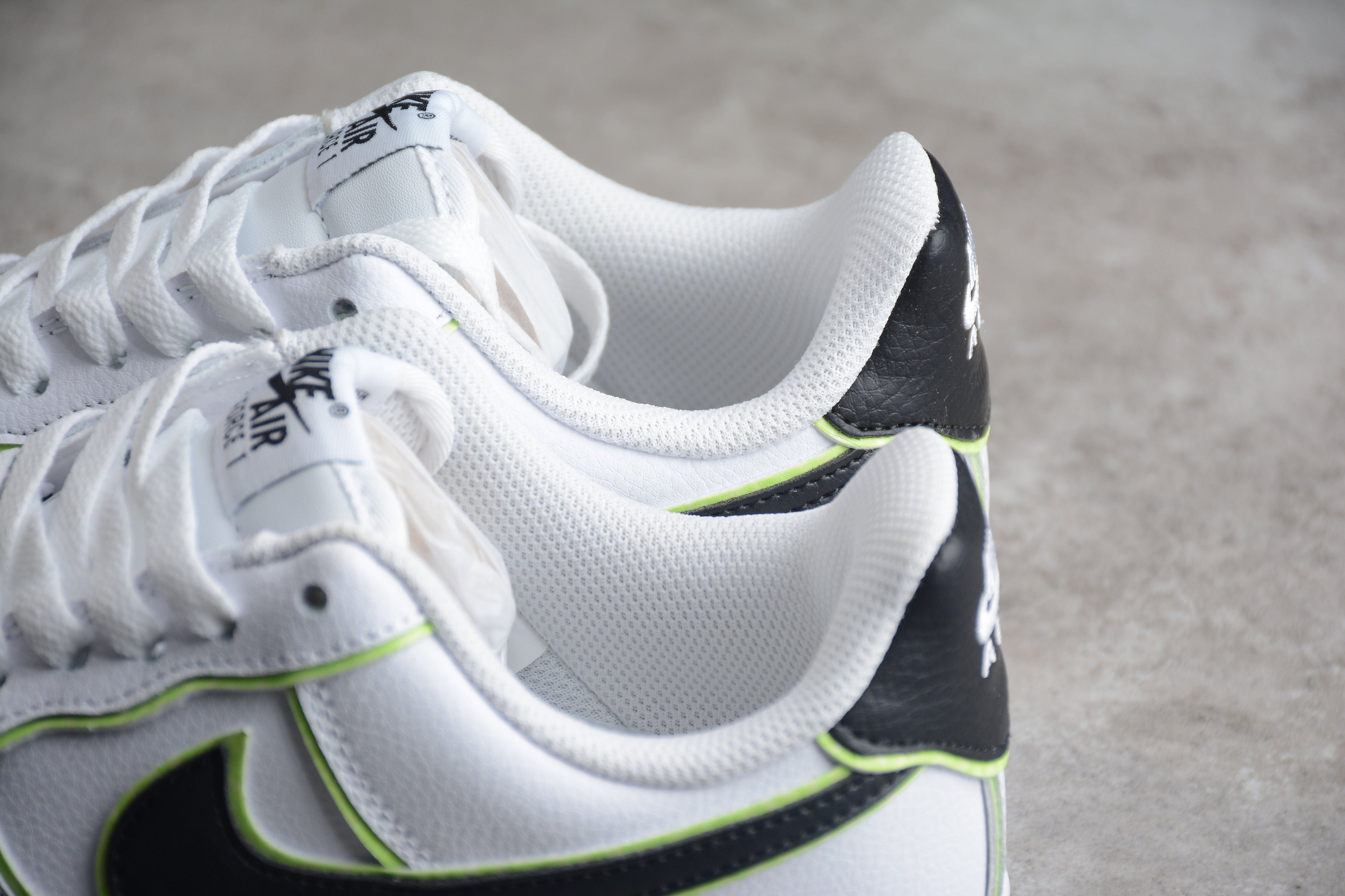 Nike Air Force One White / Black / Neon Green