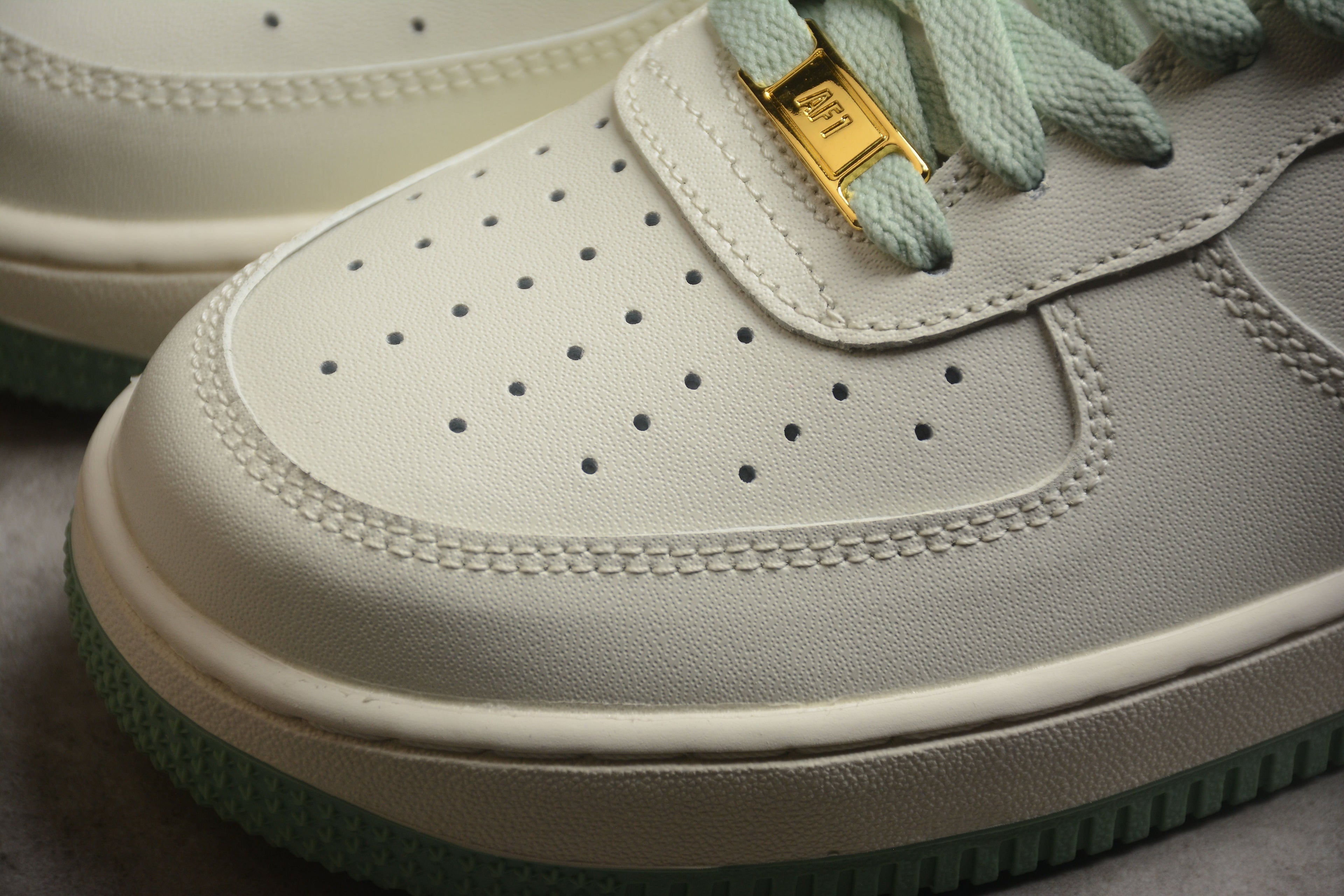 Nike Air Force One White / Light Green