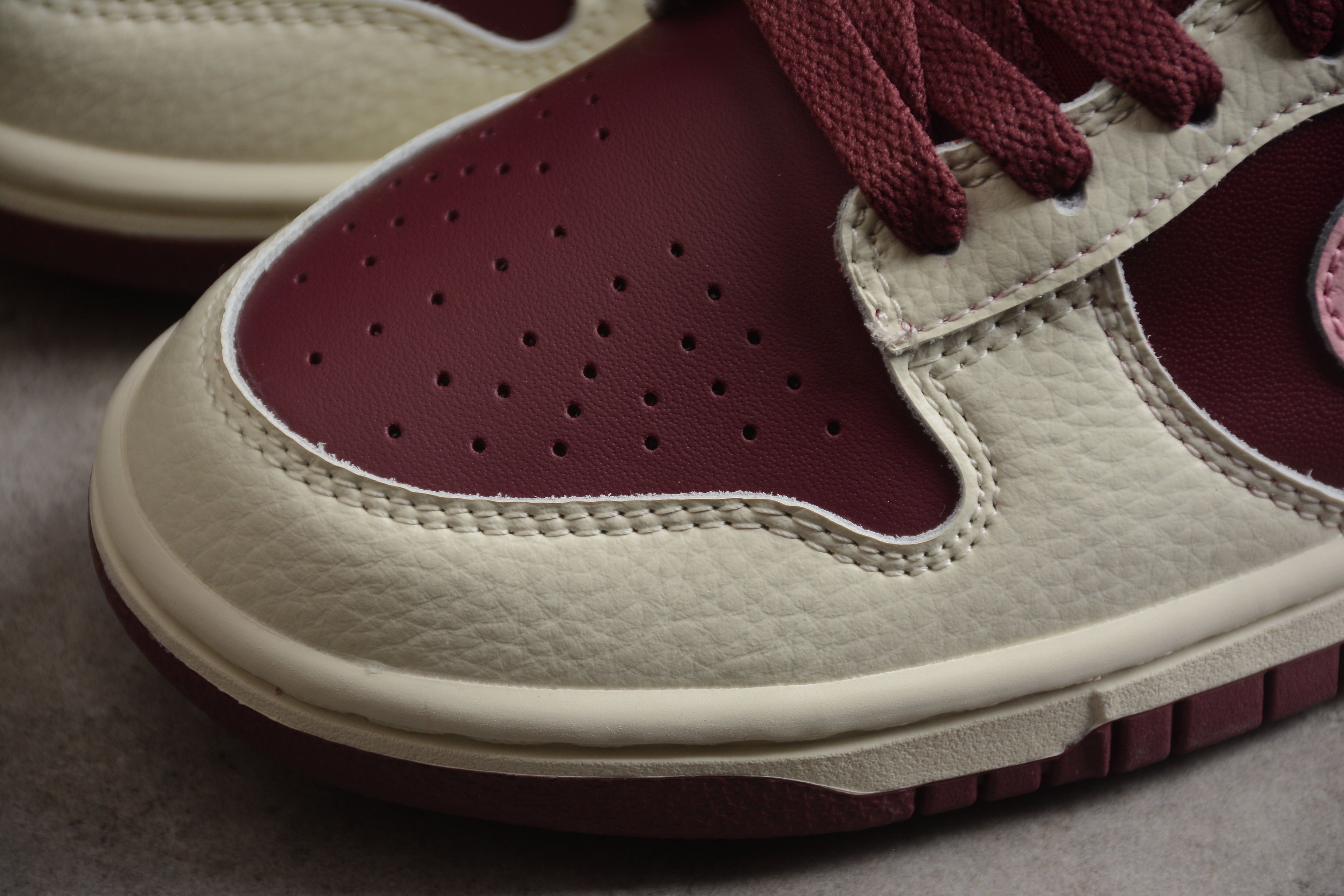 Nike Dunk Low  SB Burgundy / Pink