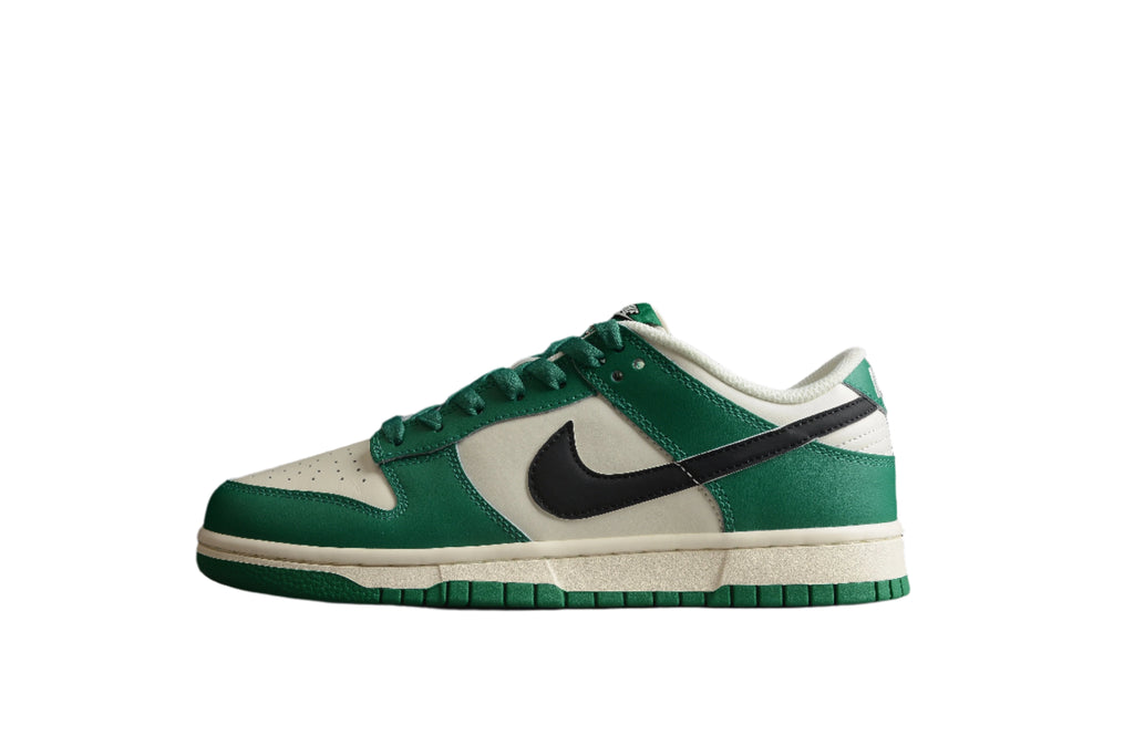 Nike Dunk Low SB Pale Ivory / Black / Malachite Green