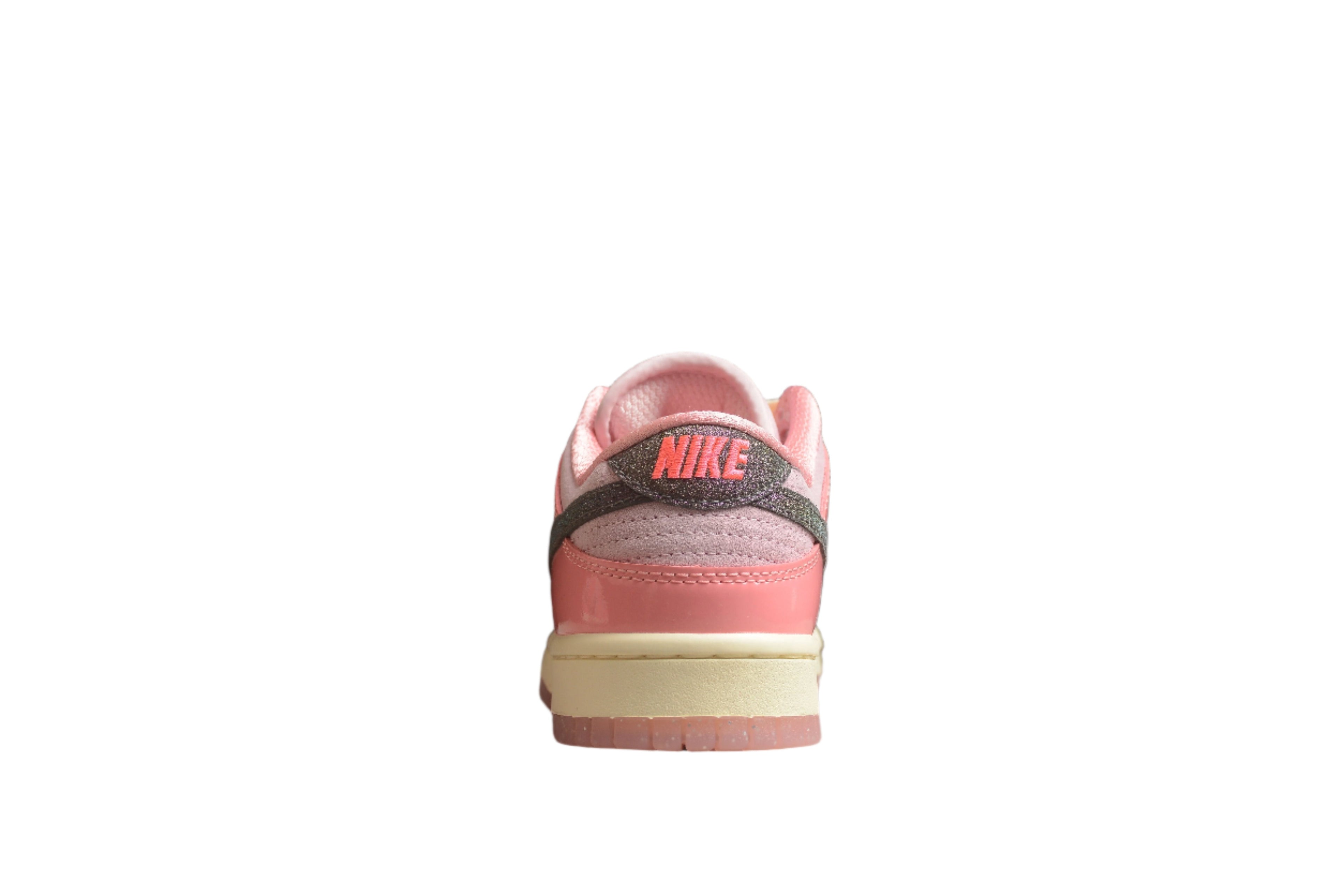 Nike Dunk Low  SB Barbie Pink