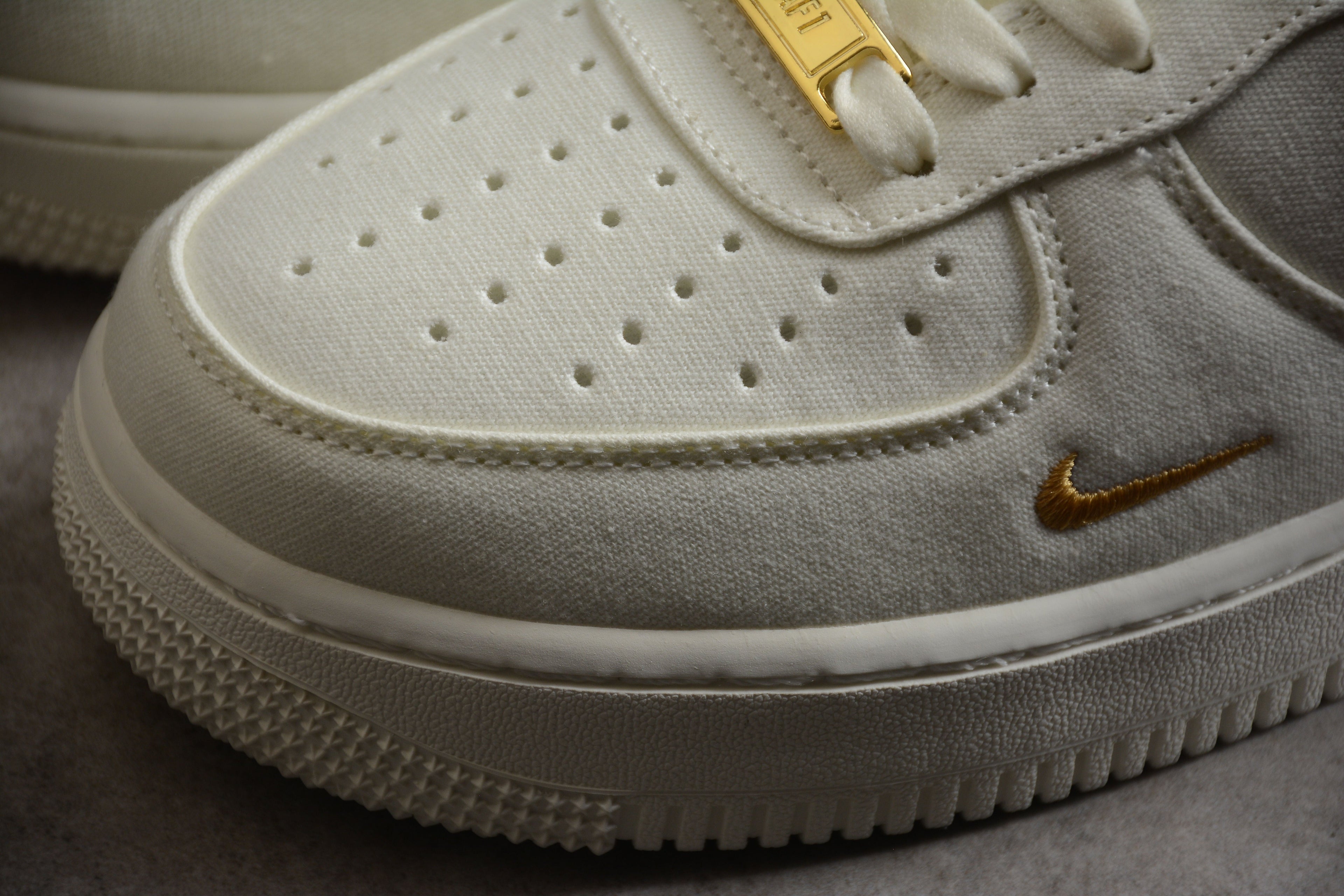 Nike Air Force One White / Olive Aura
