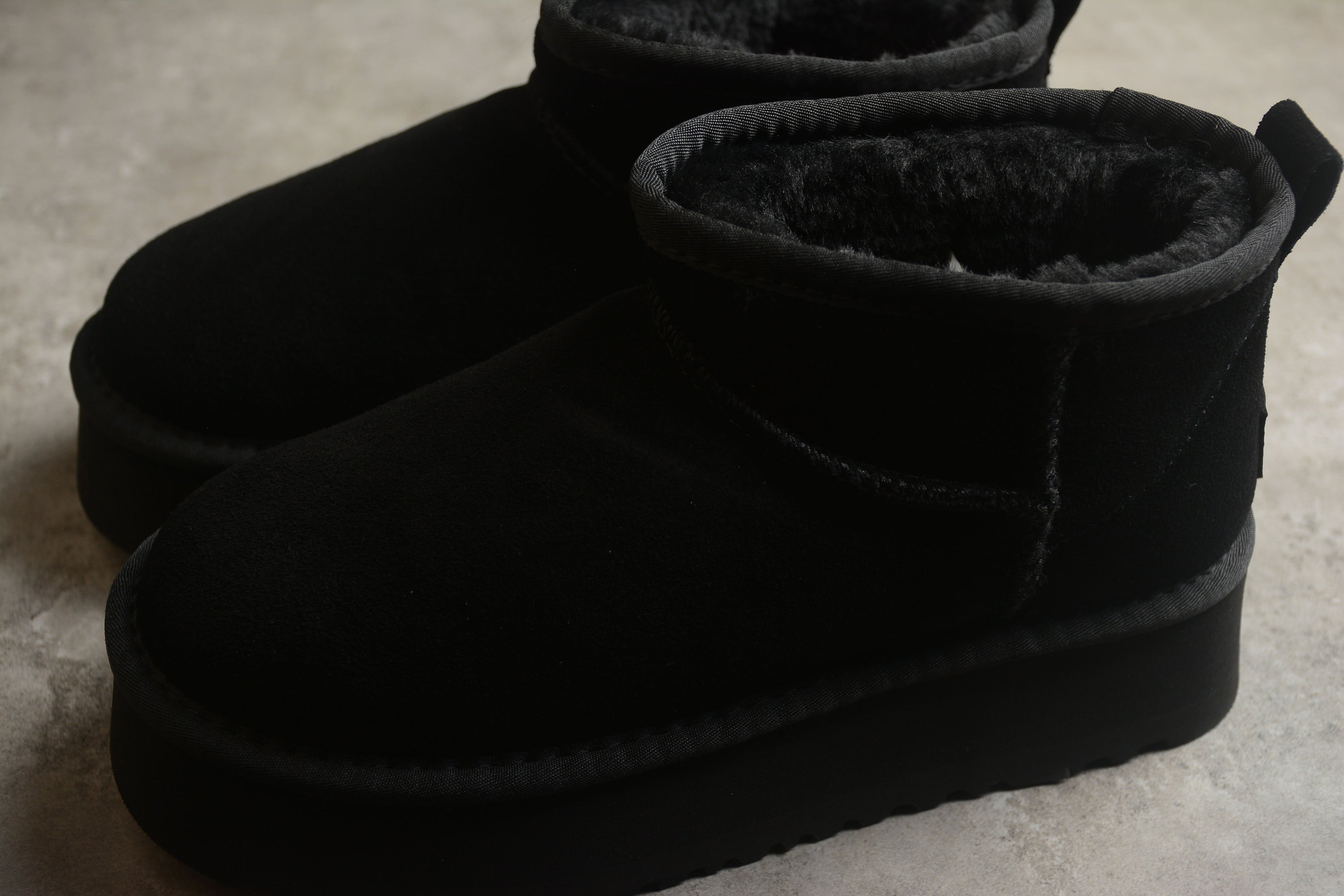 UGG Ultra Mini Plataforma Total Black