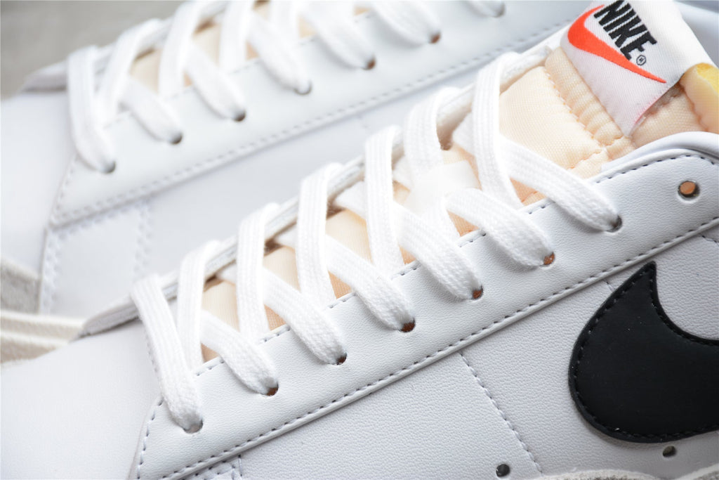 Nike Blazer Low White / Black