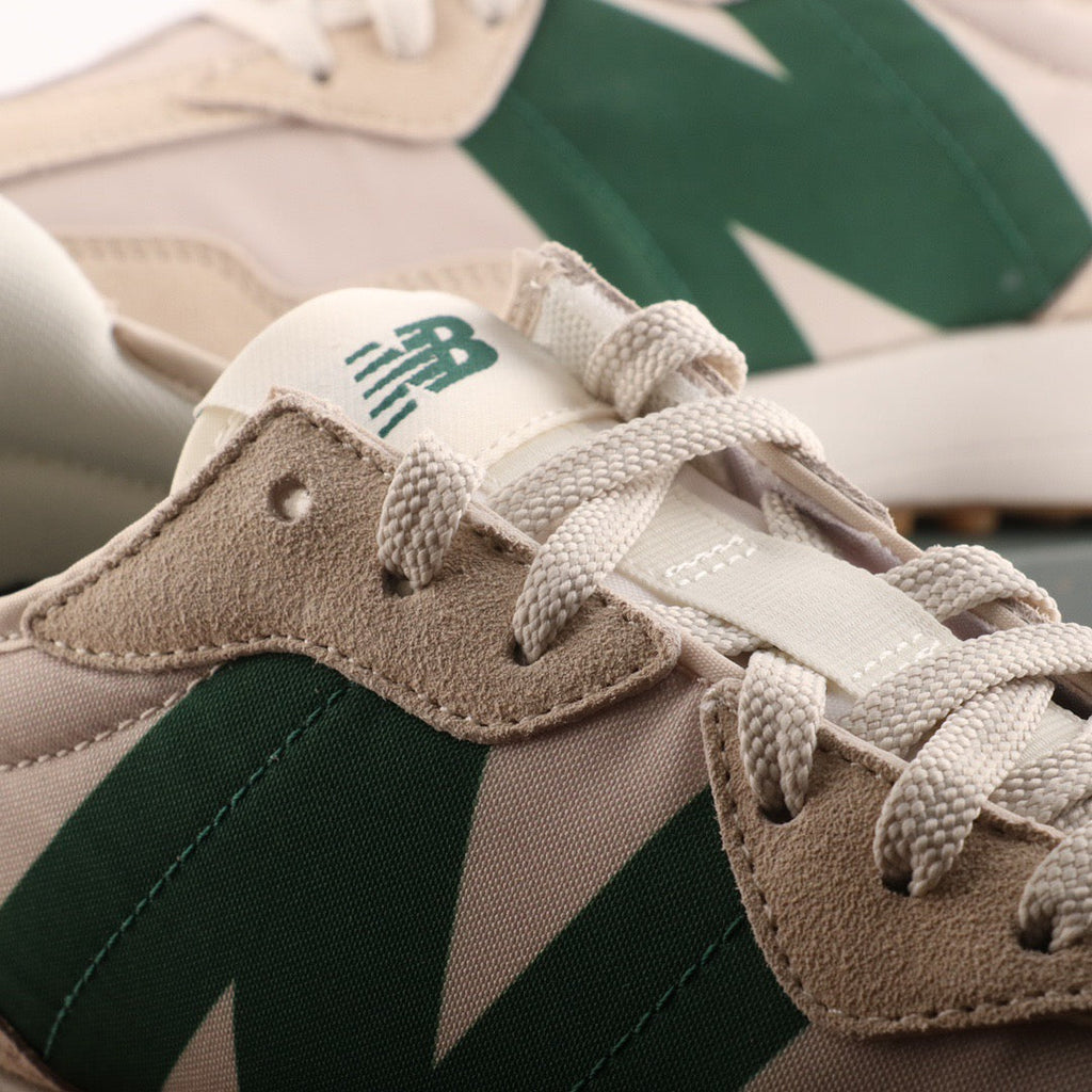 New Balance 327 Moonbeam