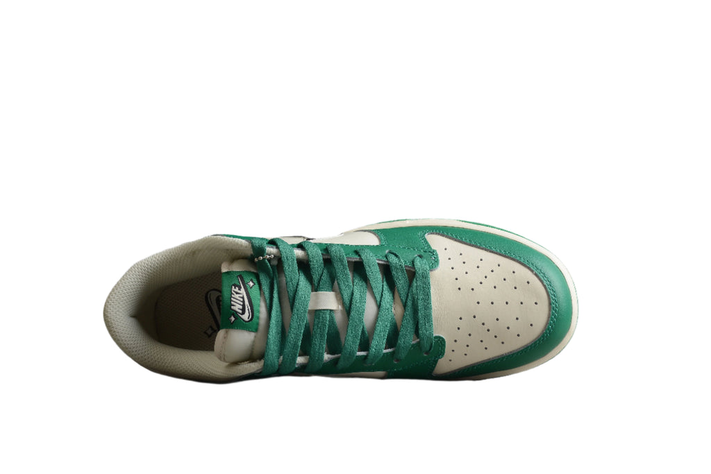 Nike Dunk Low SB Pale Ivory / Black / Malachite Green