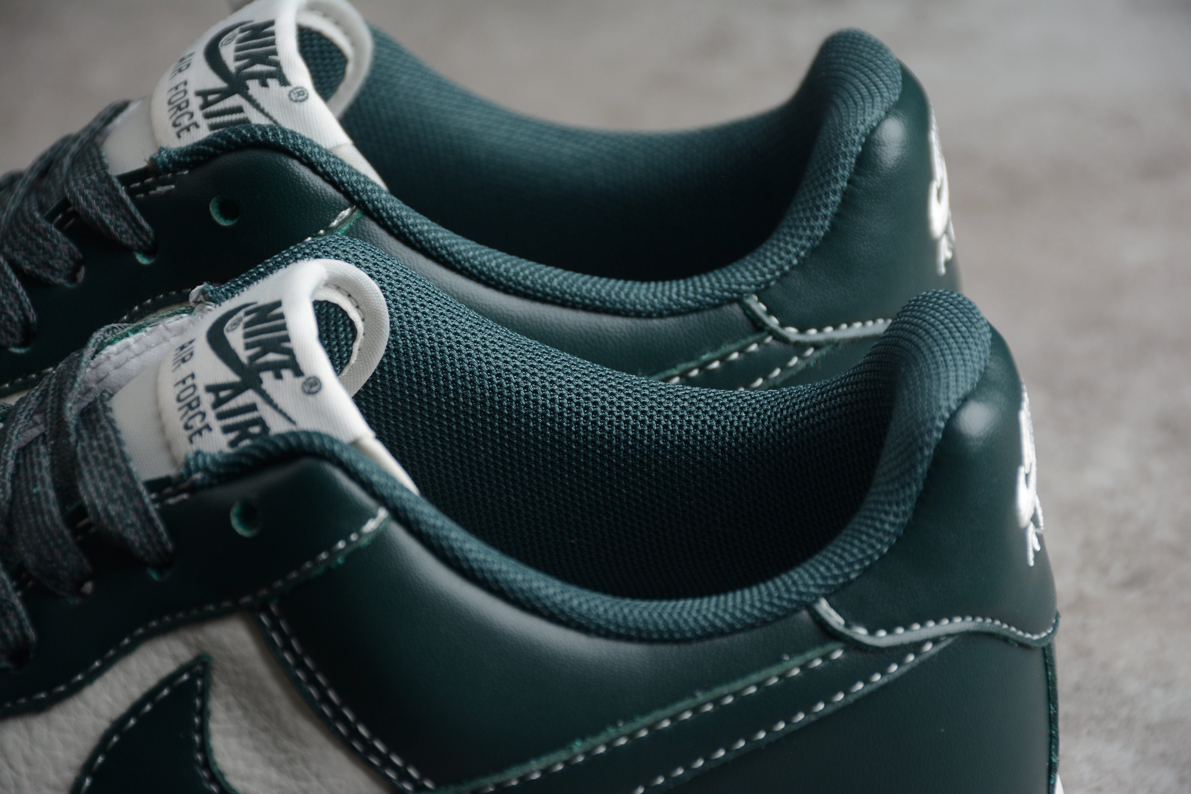 Nike Air Force One White / Dark Green