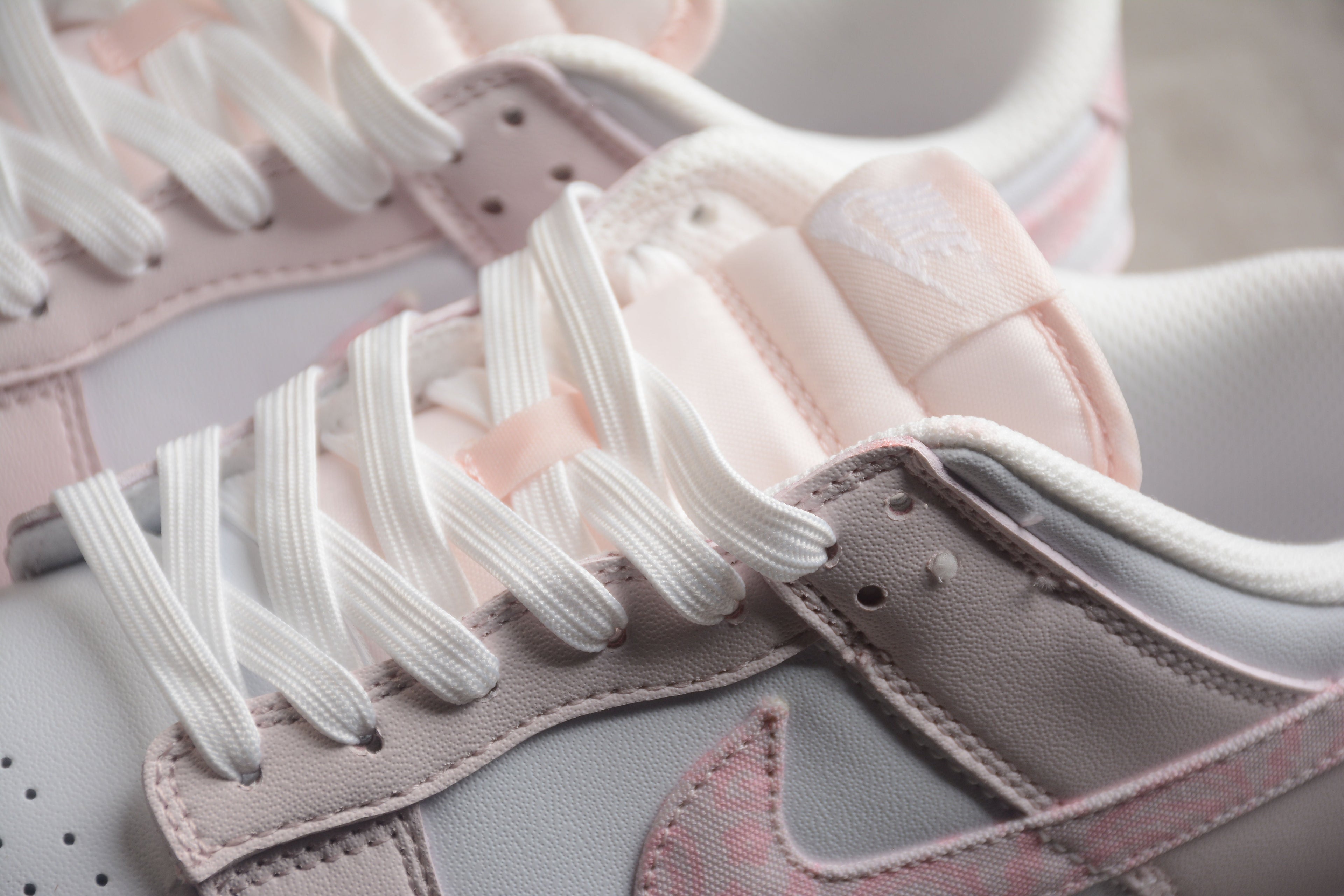 Nike Dunk Low  SB Pink Paisley